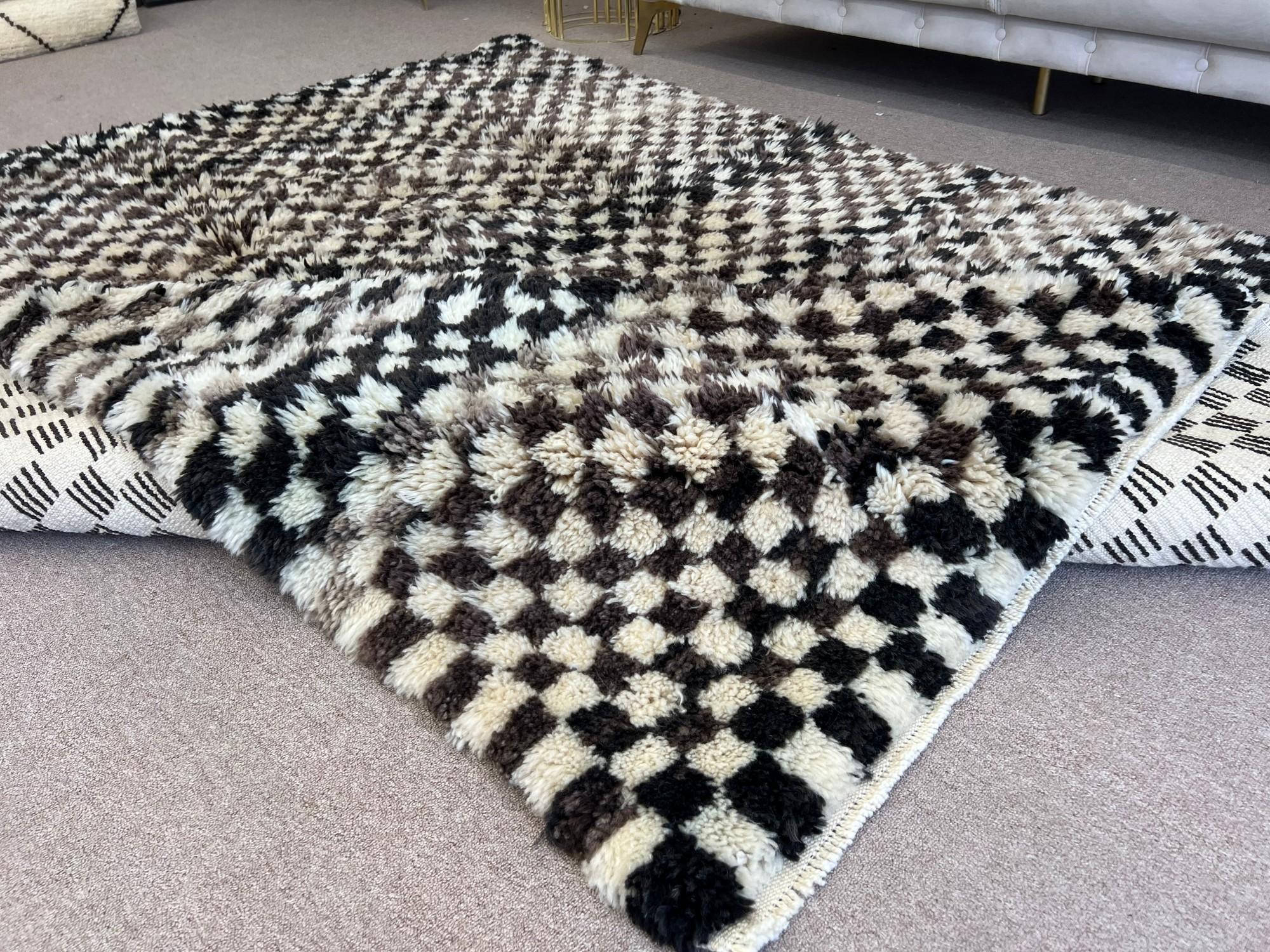 Modern 7.4x9.2 Ft Checkered Handmade Tulu Rug in Beige, Black & Black, All Natural Wool For Sale