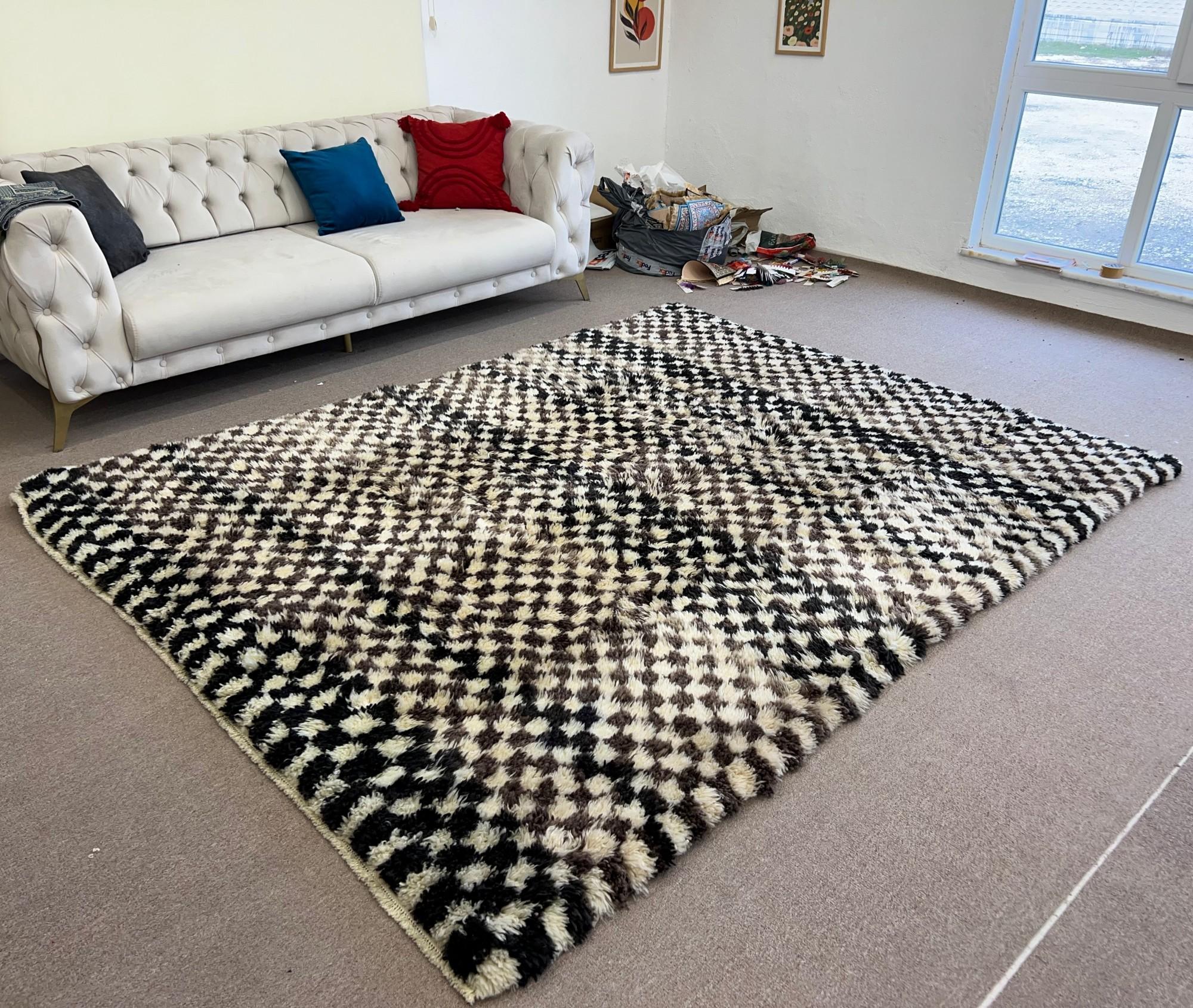 Hand-Knotted 7.4x9.2 Ft Checkered Handmade Tulu Rug in Beige, Black & Black, All Natural Wool For Sale