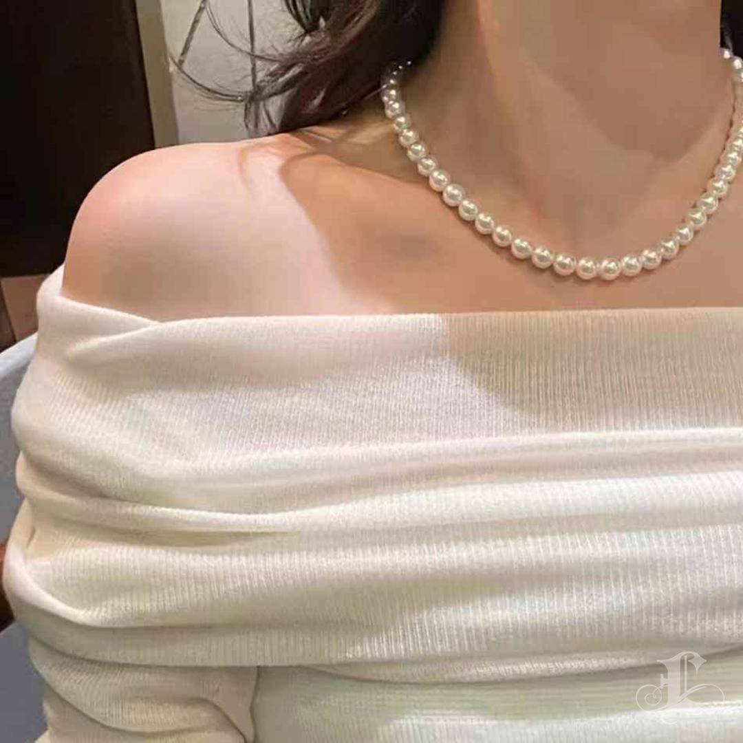 A timeless expression of Japanese pearl perfection, this 7.5–8.0mm strand features PSL-certified Hanadama Akoya pearls — globally regarded as the finest in their class.
Each pearl is meticulously selected for its perfectly round shape, remarkable