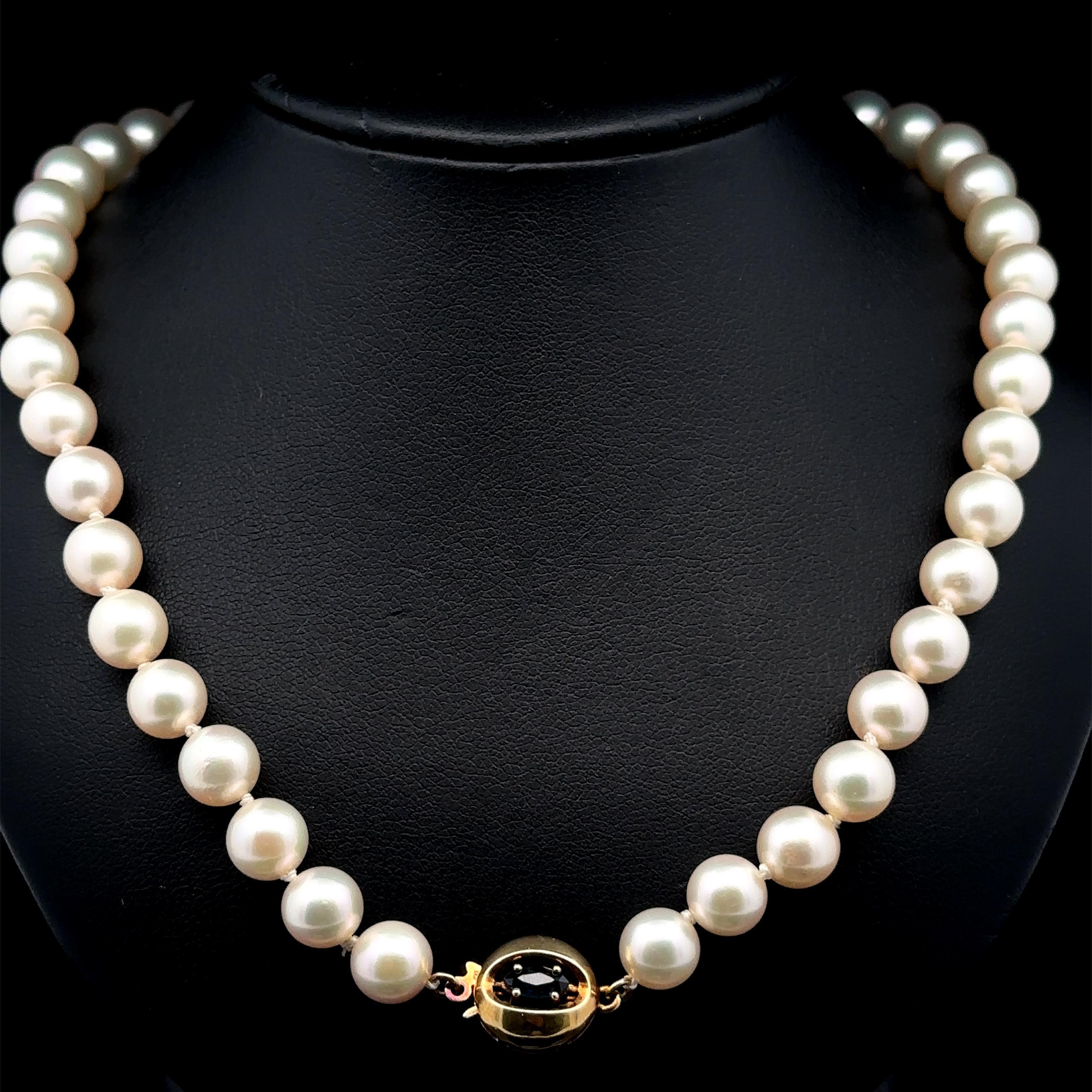Women's 7.5-8mm Pearl Strand Necklace w/ 14k Gold Reversible Sapphire Clasp For Sale