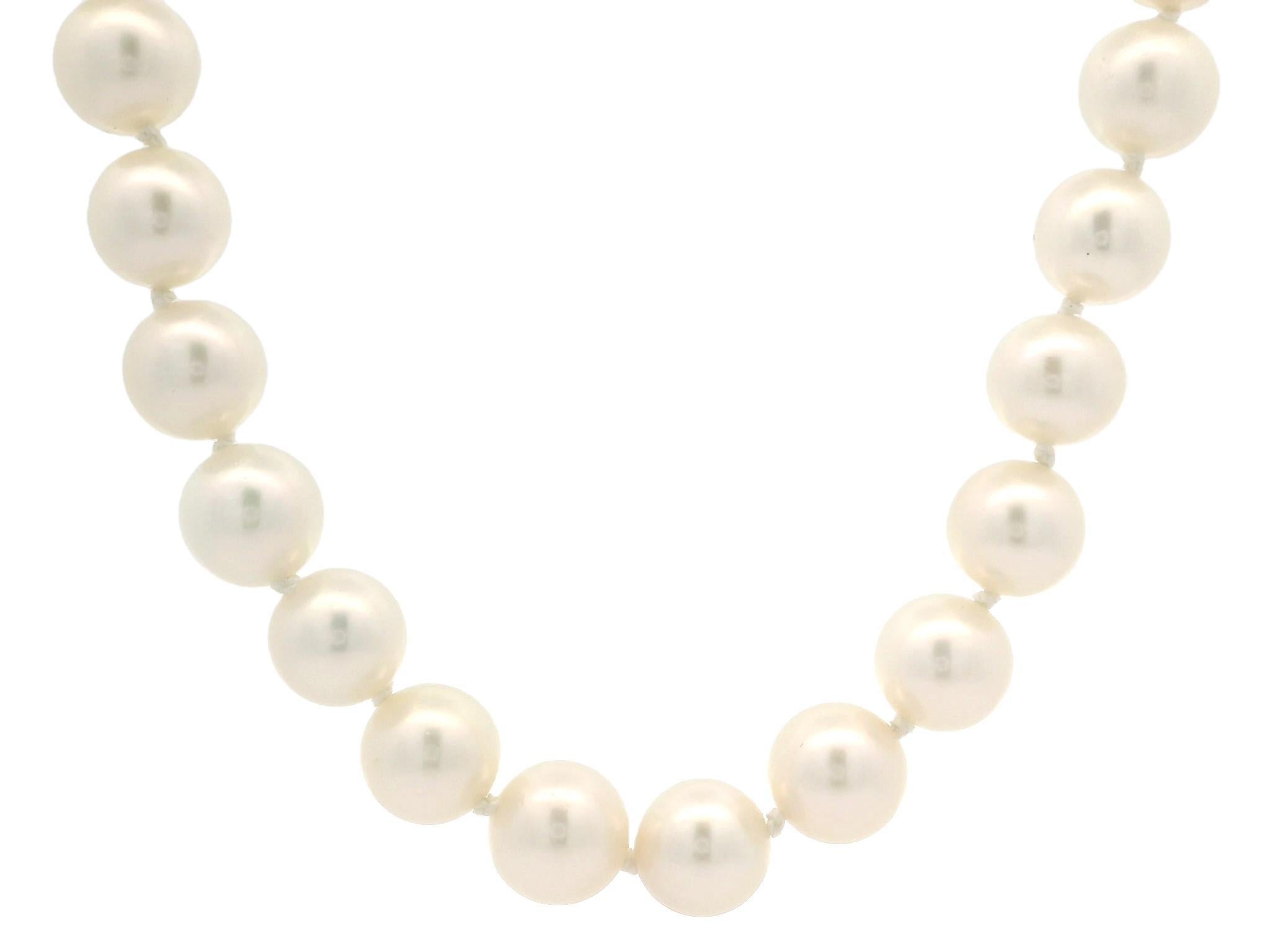 7.5-8mm Pearl Strand Necklace w/ 14k Gold Reversible Sapphire Clasp For Sale 1