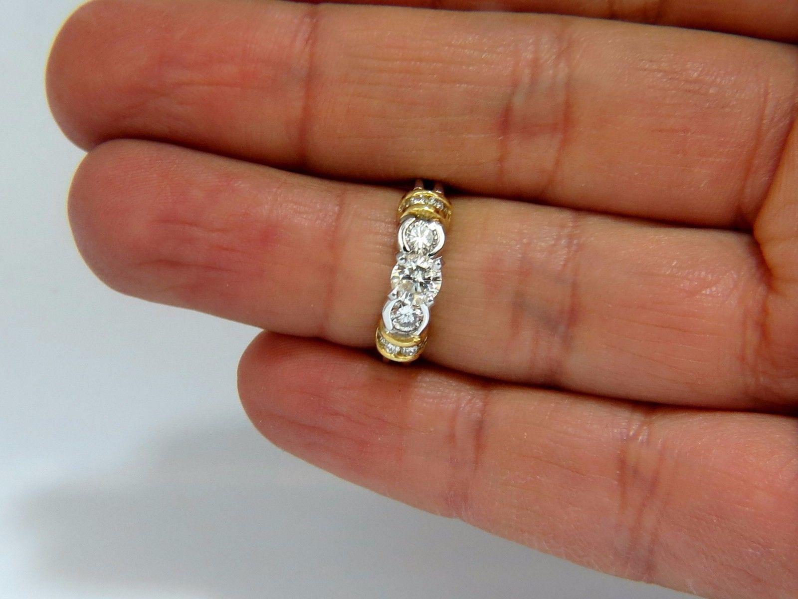 0,75 Karat klassischer traditioneller Diamantring mit 14 Karat goldenen Schultern (Rundschliff) im Angebot