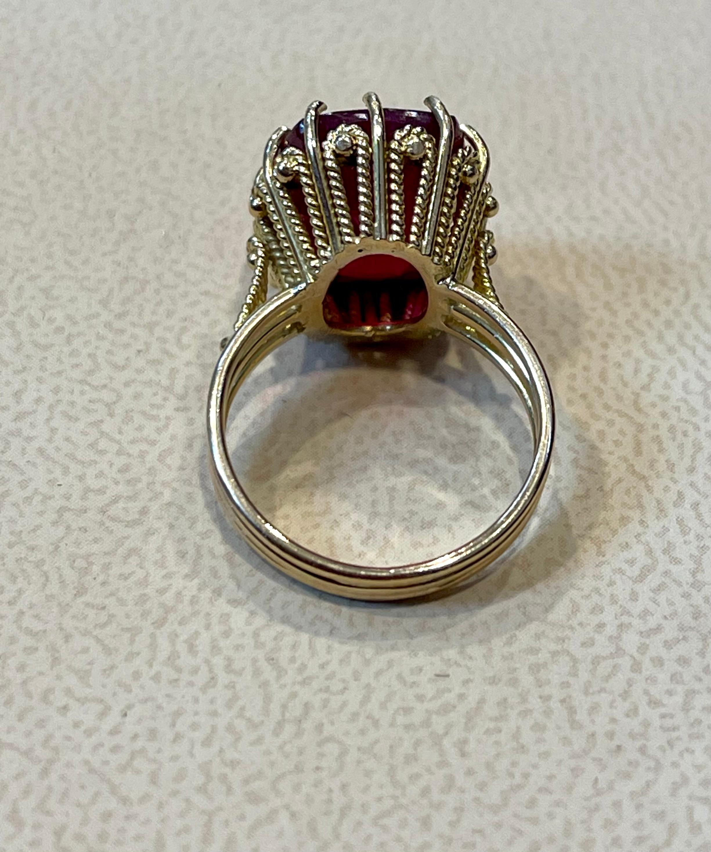 De las mujeres Anillo de oro amarillo de 14 quilates con rubí tratado en forma de cojín de 7,5 quilates en venta