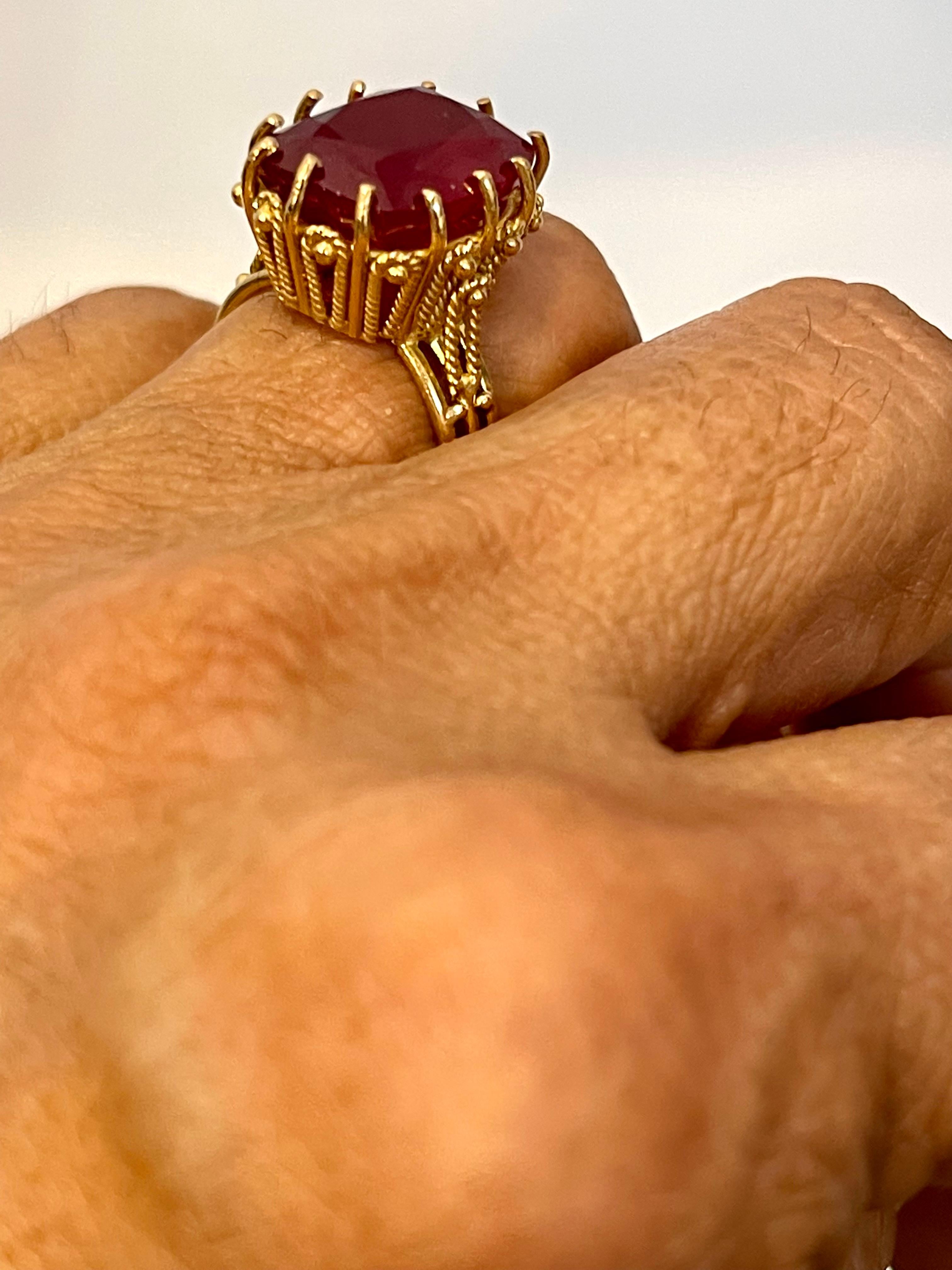 Anillo de oro amarillo de 14 quilates con rubí tratado en forma de cojín de 7,5 quilates en venta 3