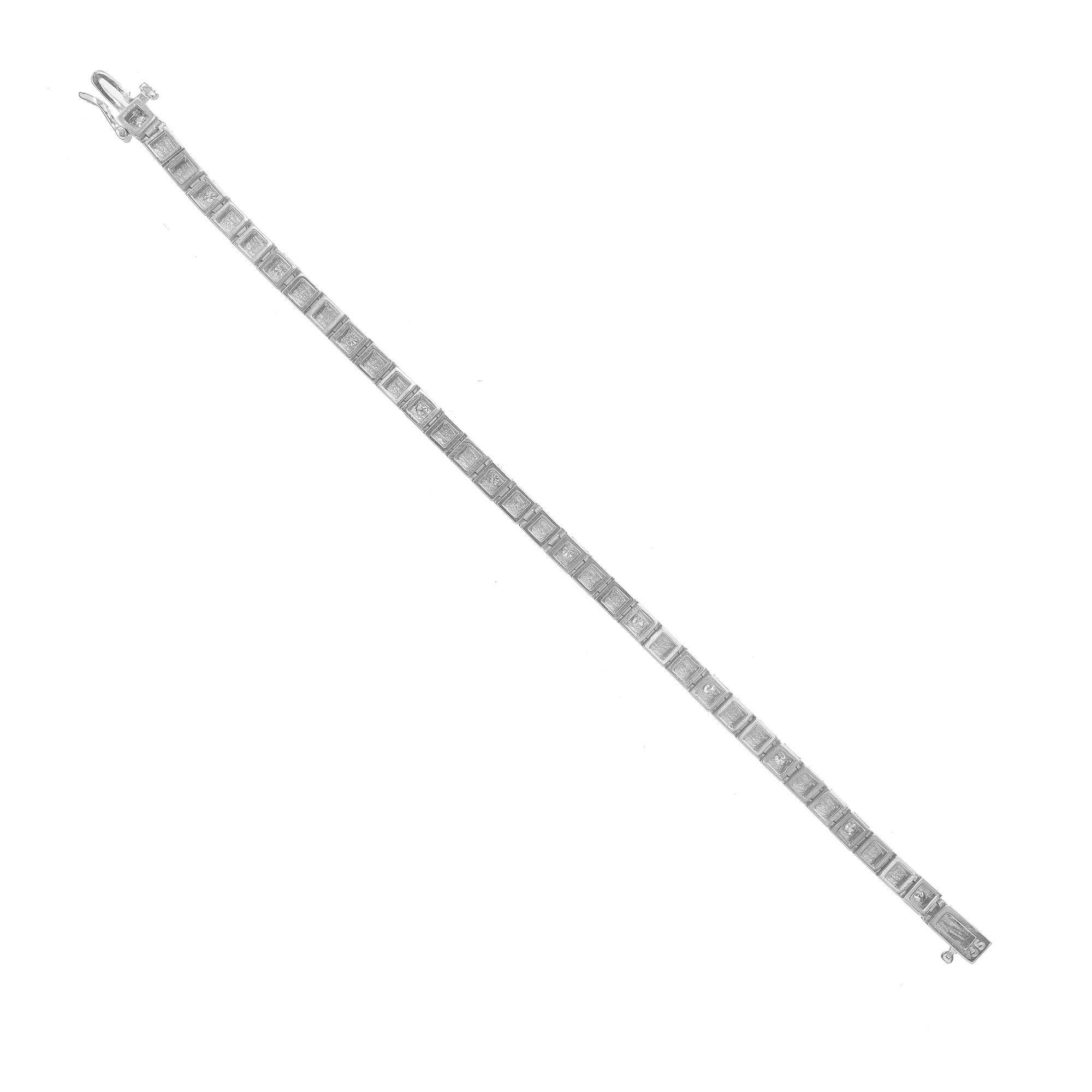 .75 Carat Diamond White Gold Hinged Box Link Bracelet Bon état - En vente à Stamford, CT