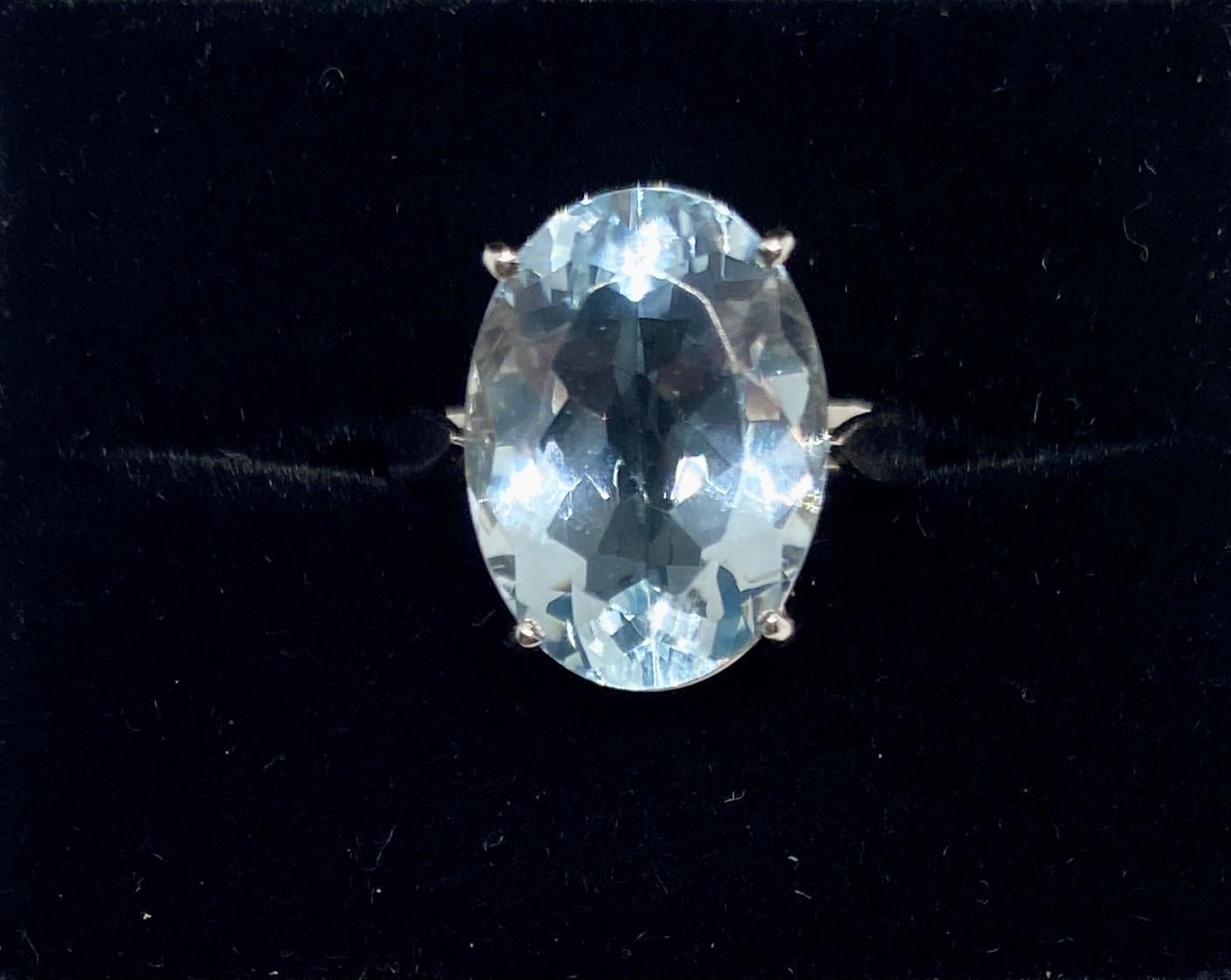 18 Karat White Gold Ring with Faceted Blue Oval Stone  2