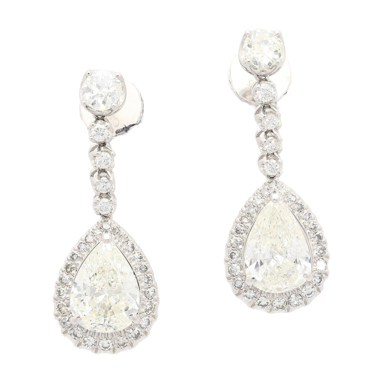 7.5 Carat Gia Certified Pear Cut Natural Diamond Drop Earrings in 18k White Gold In New Condition For Sale In Miami, FL