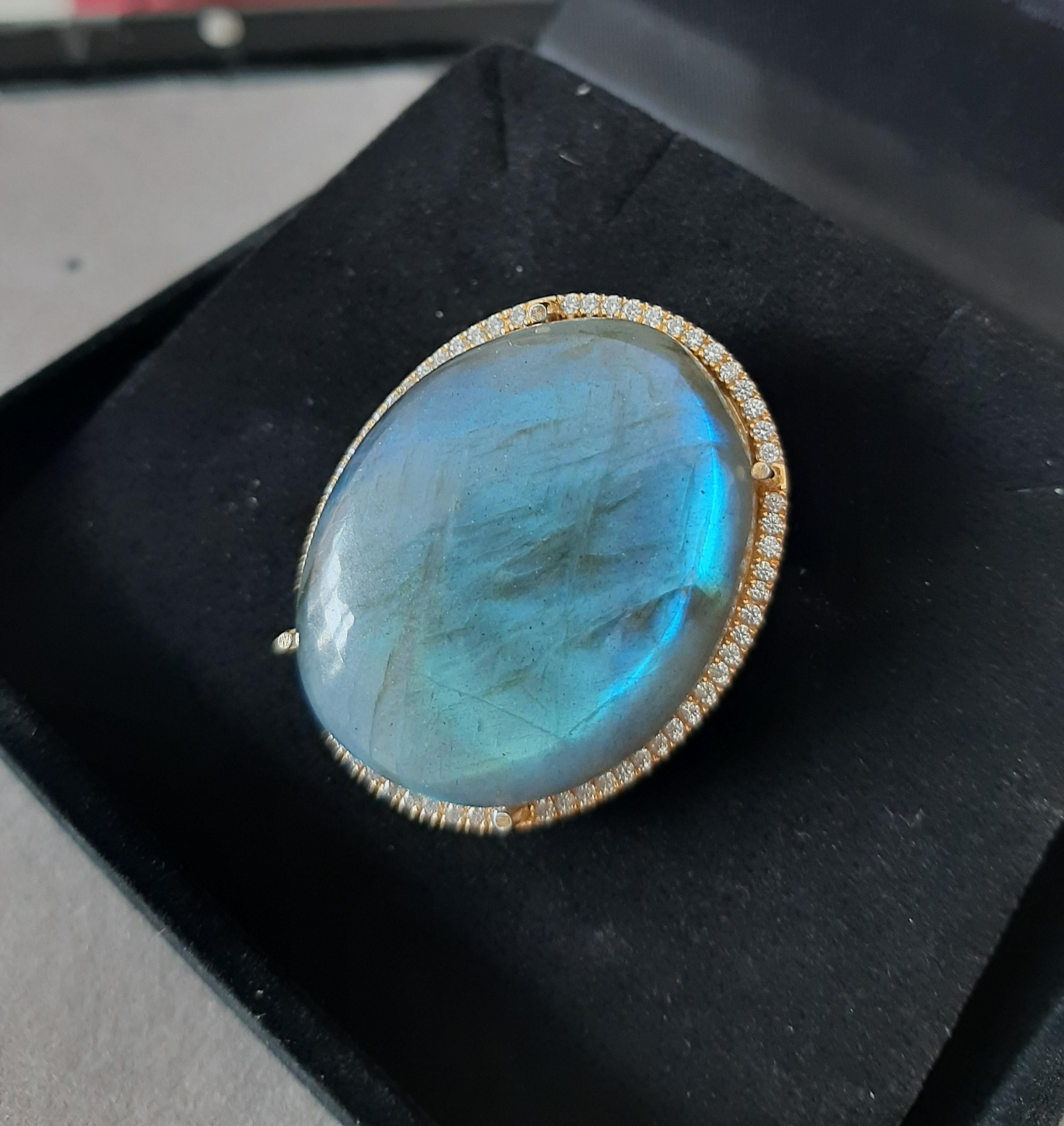 Artisan 75 Carat Labradorite Oval Cab 0, 31 Carat Diamonds 14kt Solid Yellow Gold Ring en vente