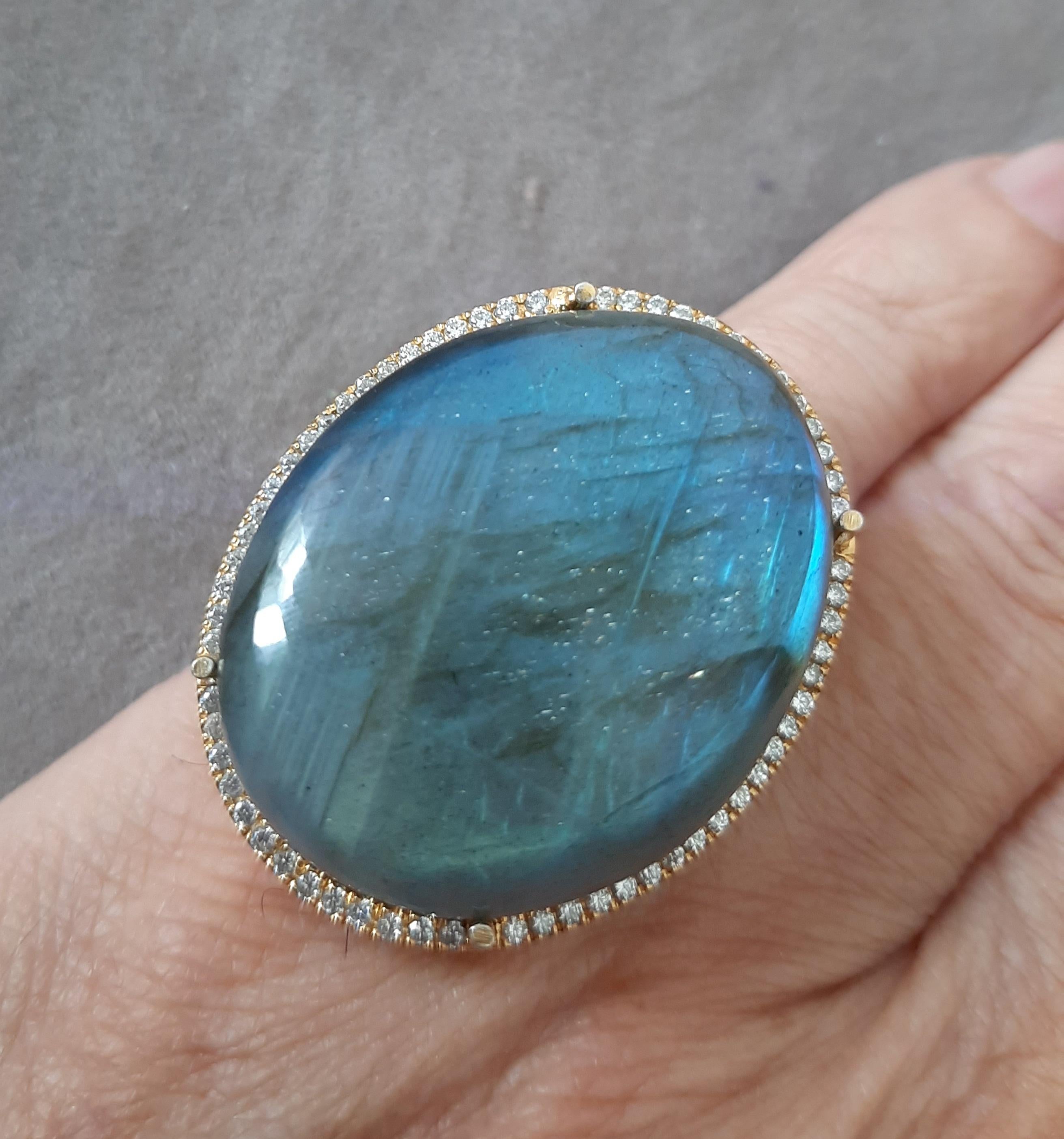 Taille mixte 75 Carat Labradorite Oval Cab 0, 31 Carat Diamonds 14kt Solid Yellow Gold Ring en vente