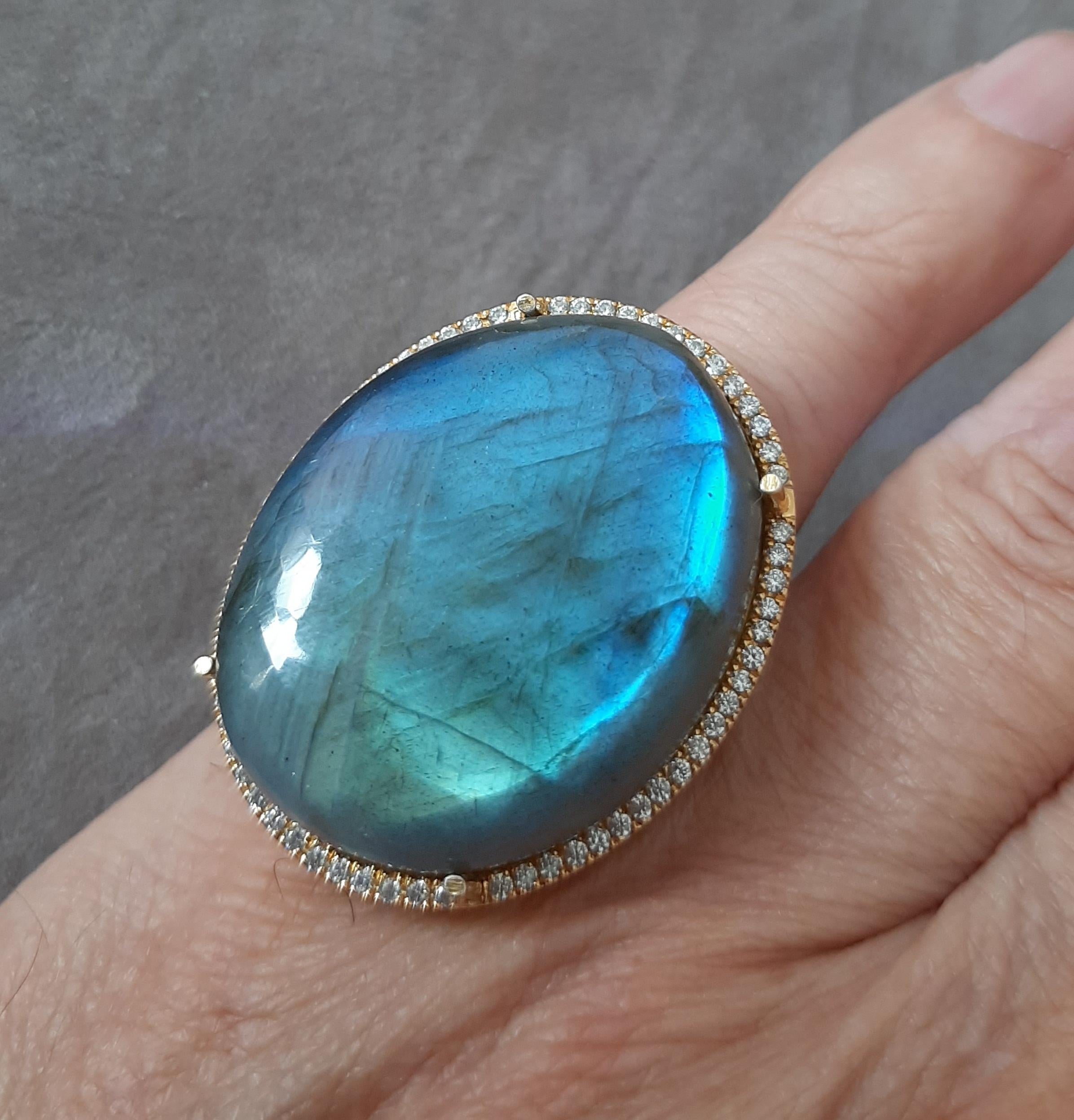 75 Carat Labradorite Oval Cab 0, 31 Carat Diamonds 14kt Solid Yellow Gold Ring Pour femmes en vente