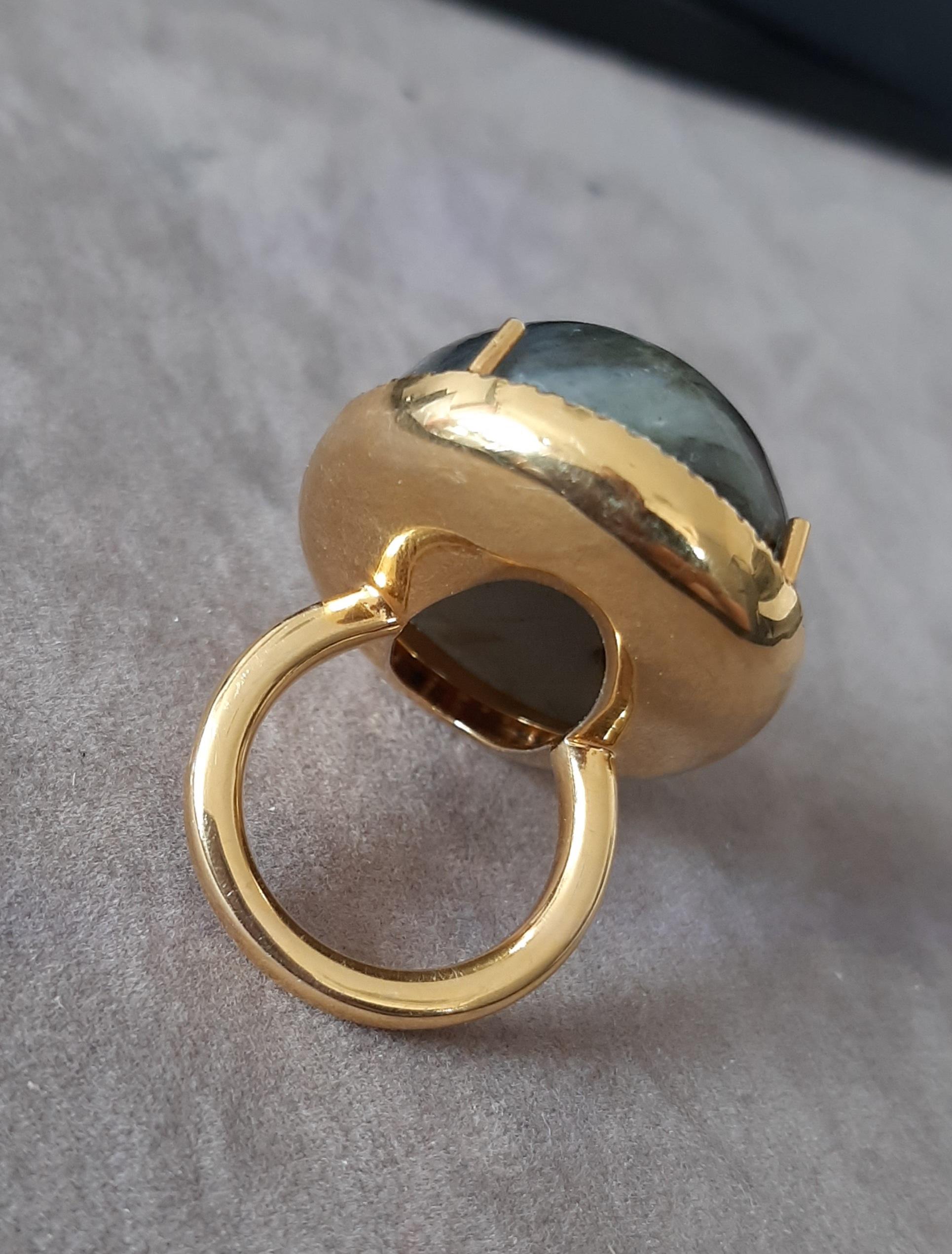 75 Carat Labradorite Oval Cab 0, 31 Carat Diamonds 14kt Solid Yellow Gold Ring en vente 3