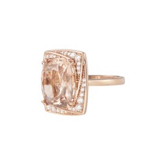 Sunita Nahata Morganit 7.50ct. Fancy Ring aus 18 Karat Roségold mit Diamant.
