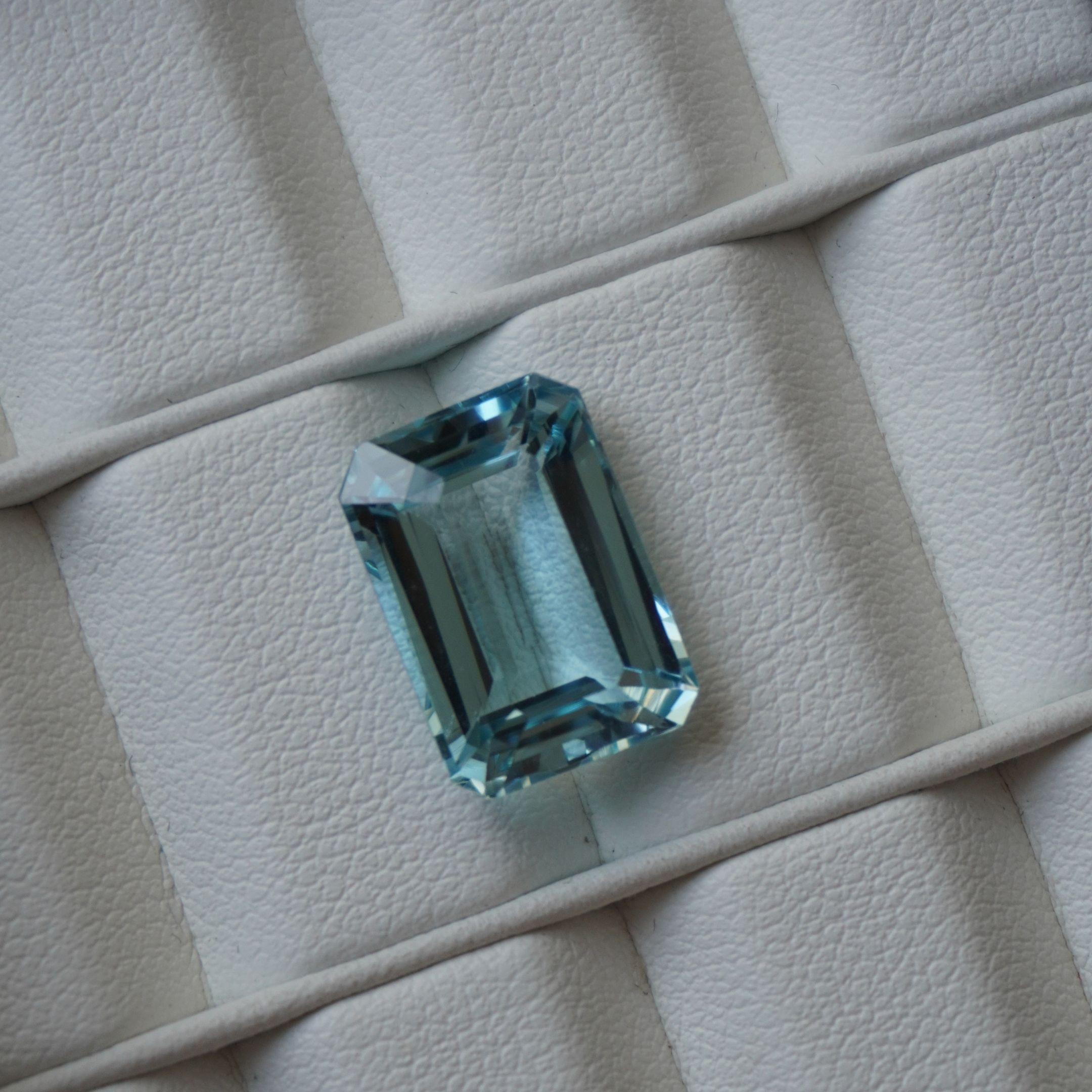 DETAILS
Aquamarine Weight: 7.57 CT
Shape: Emerald-cut
Color: Blue
Hardness: 7.5 - 8
Birthstone: March
Natural

WANT TO CUSTOM ORDER?
We customize high jewelry made with quality gemstones and diamonds. Please allow custom order 1-3 weeks. 

•