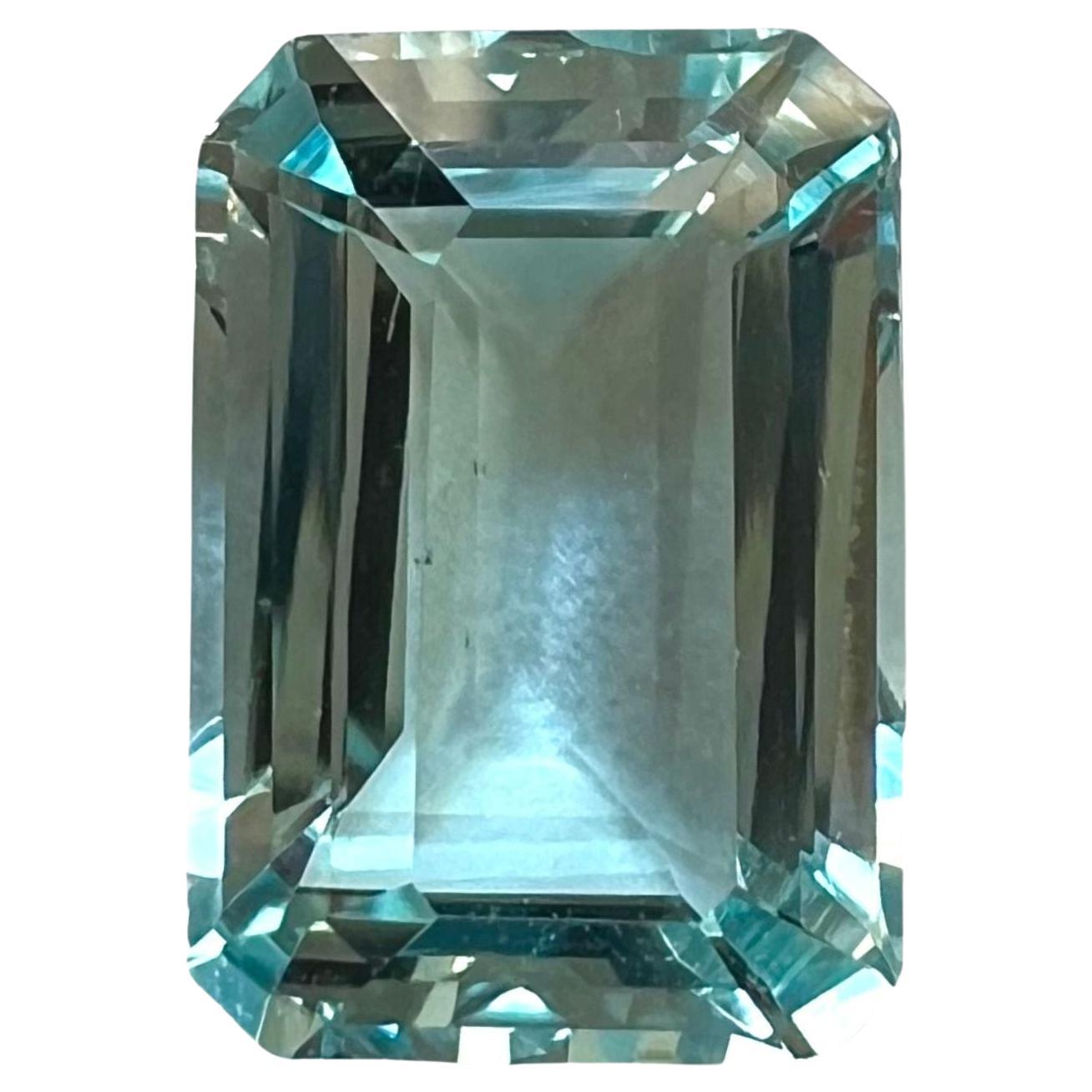 7.5 Carat Natural Aquamarine Emerald Cut Blue Gemstone March Birthstone For Sale