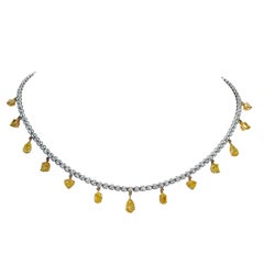 7,5 Karat natürliche Mischung geformt gelbe Diamant-Halskette in 18K Gelb & Weißgold