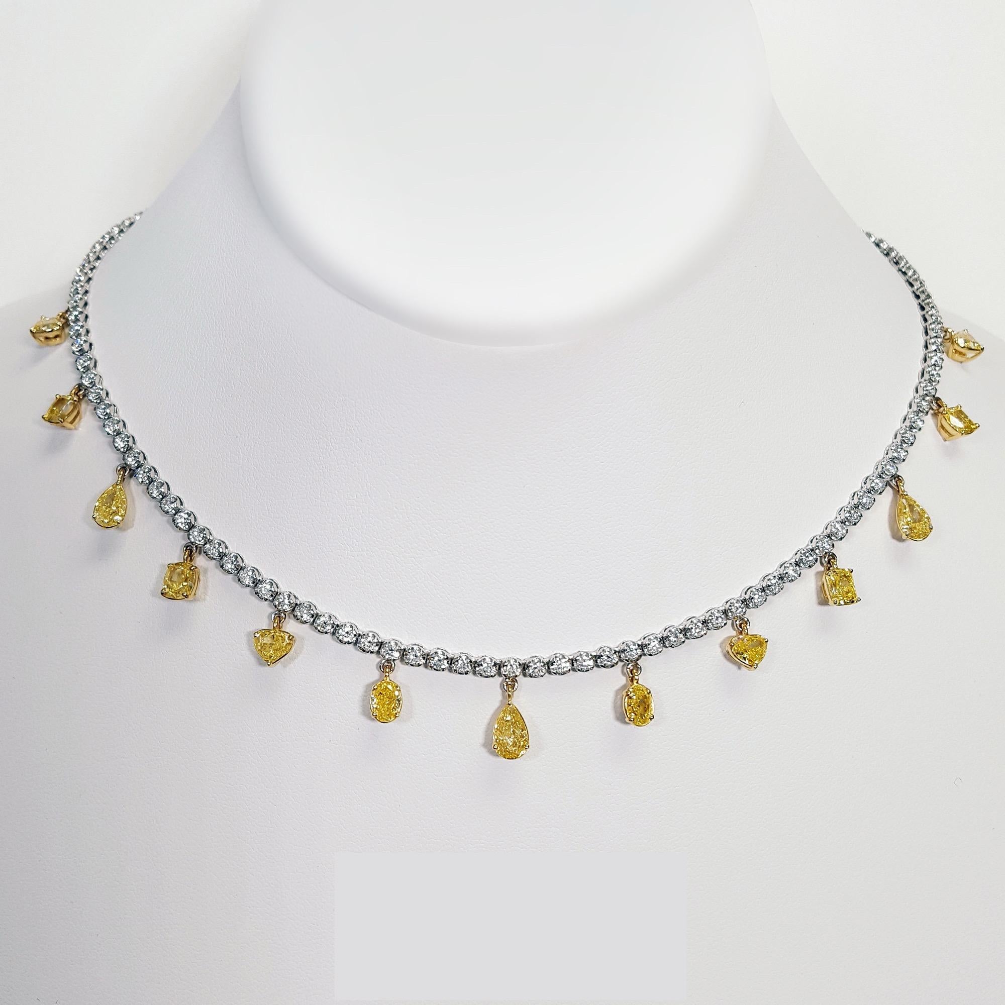 Moderne Collier en or jaune et blanc 18 carats et diamant jaune de 7,5 carats de forme mixte naturelle en vente