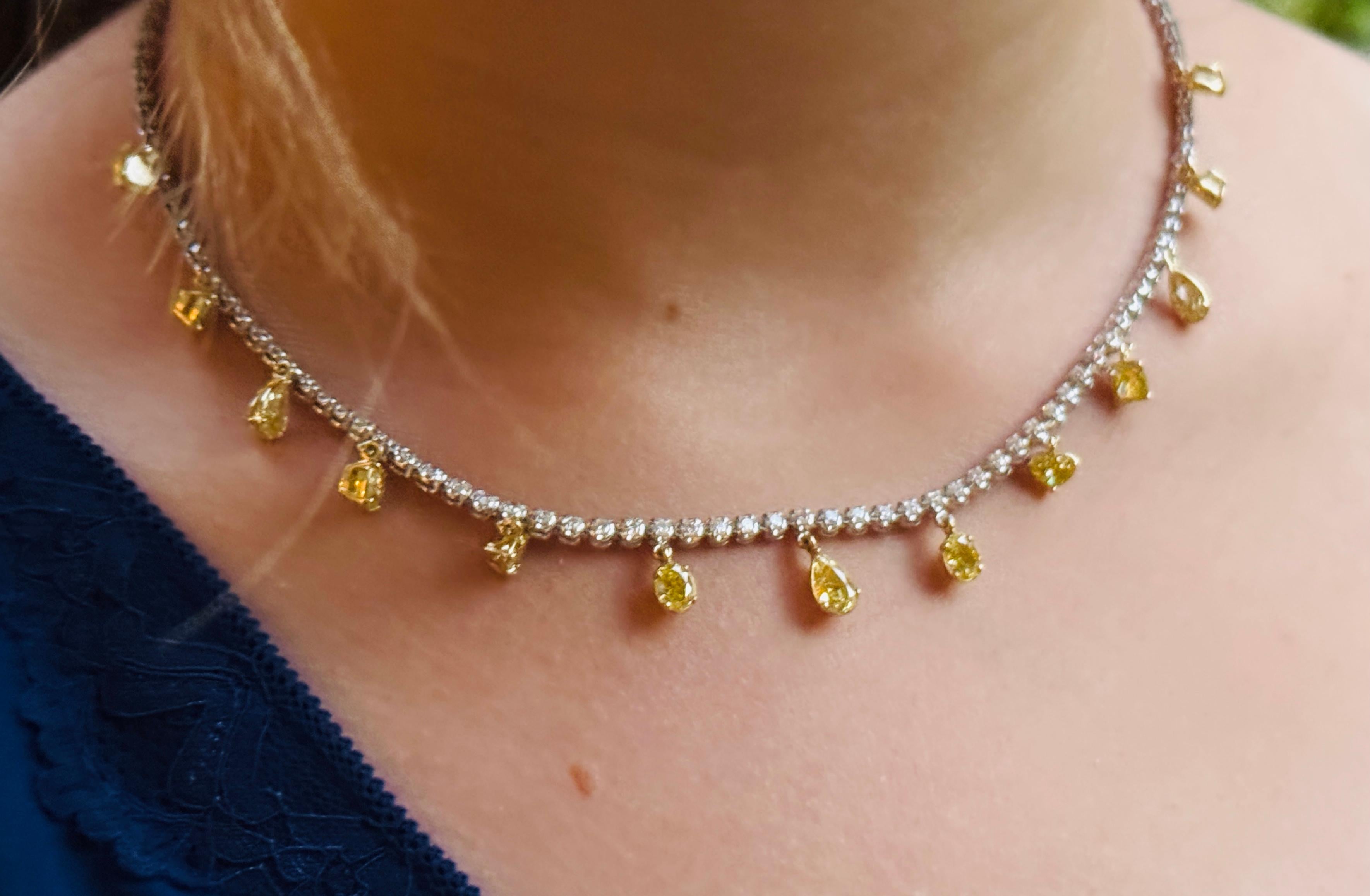 Collier en or jaune et blanc 18 carats et diamant jaune de 7,5 carats de forme mixte naturelle Neuf - En vente à New York, NY