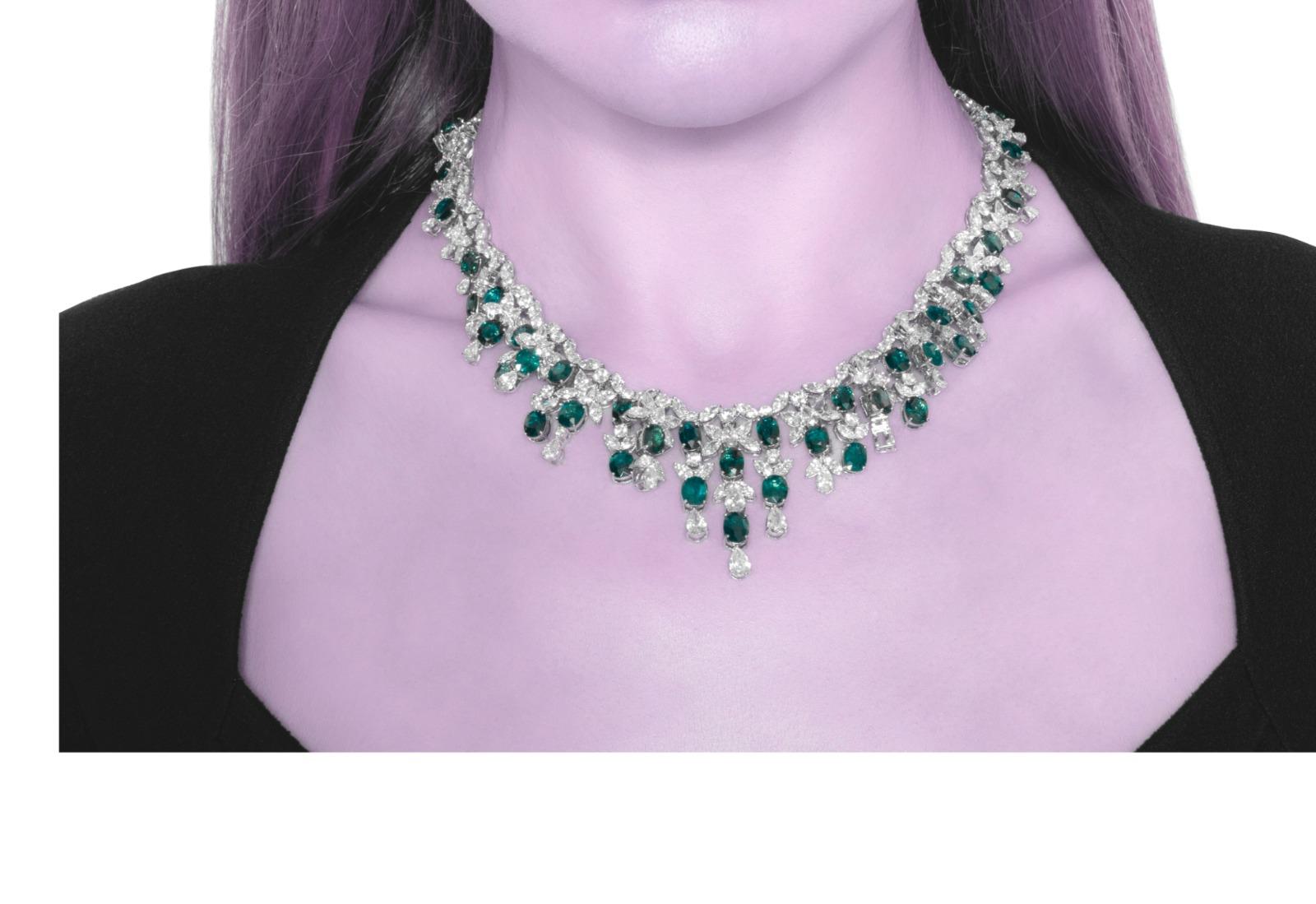Of fringe design, set with oval-shaped green emeralds and marquise-, pear-shaped and round diamonds.

emeralds weighing a total of 45 carats
Length 15¾ inches
Platinum
