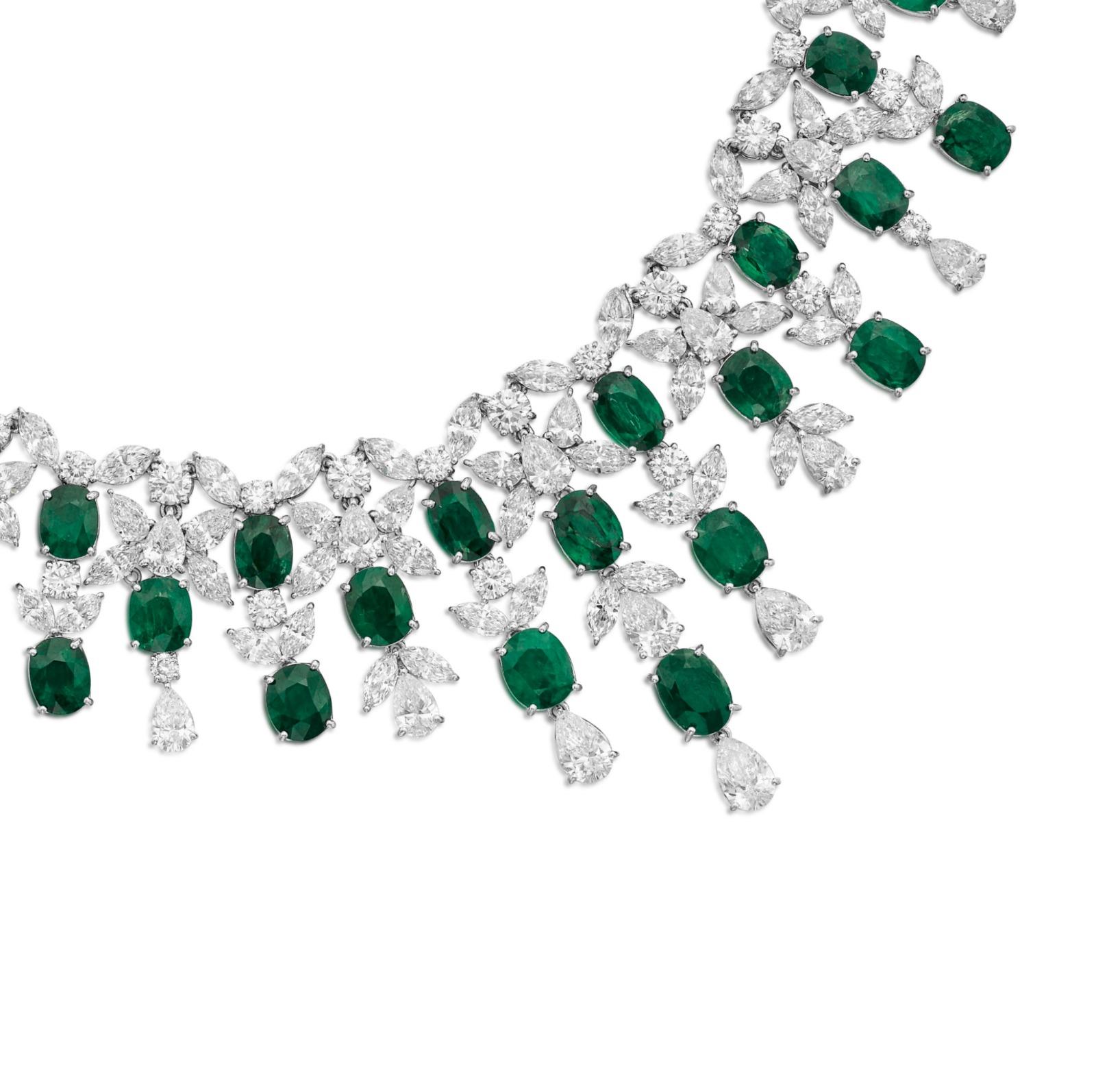 Contemporary 75 Carat Pear Cut Green Emerald Diamond Necklace For Sale