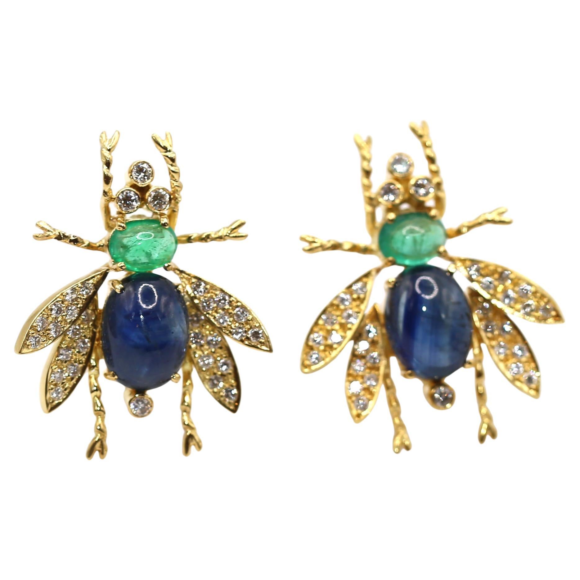 7.5 Ct Saphires Emeraudes Diamants Boucle d'Oreille Mouche, 1970

Boucles d'oreilles mouche en saphir, émeraude et diamant de 7,5 ct. Créé en 1970-es.
Une paire de boucles d'oreilles spectaculaire 
7,5 carats de saphirs, 
1.5 Carats d'émeraudes, et