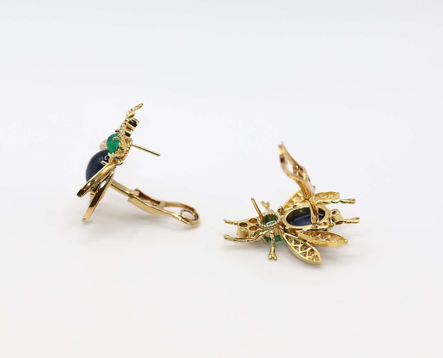 7.5 Ct Saphires Emeraudes Diamants Boucle d'oreille mouche, 1970 en vente 1