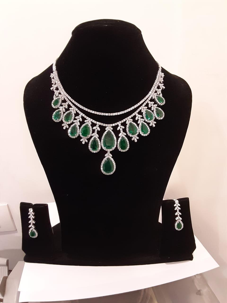 75 Ct Zambian Emerald and 30 Ct Diamond Necklace and Earring Bridal Suite For Sale 4