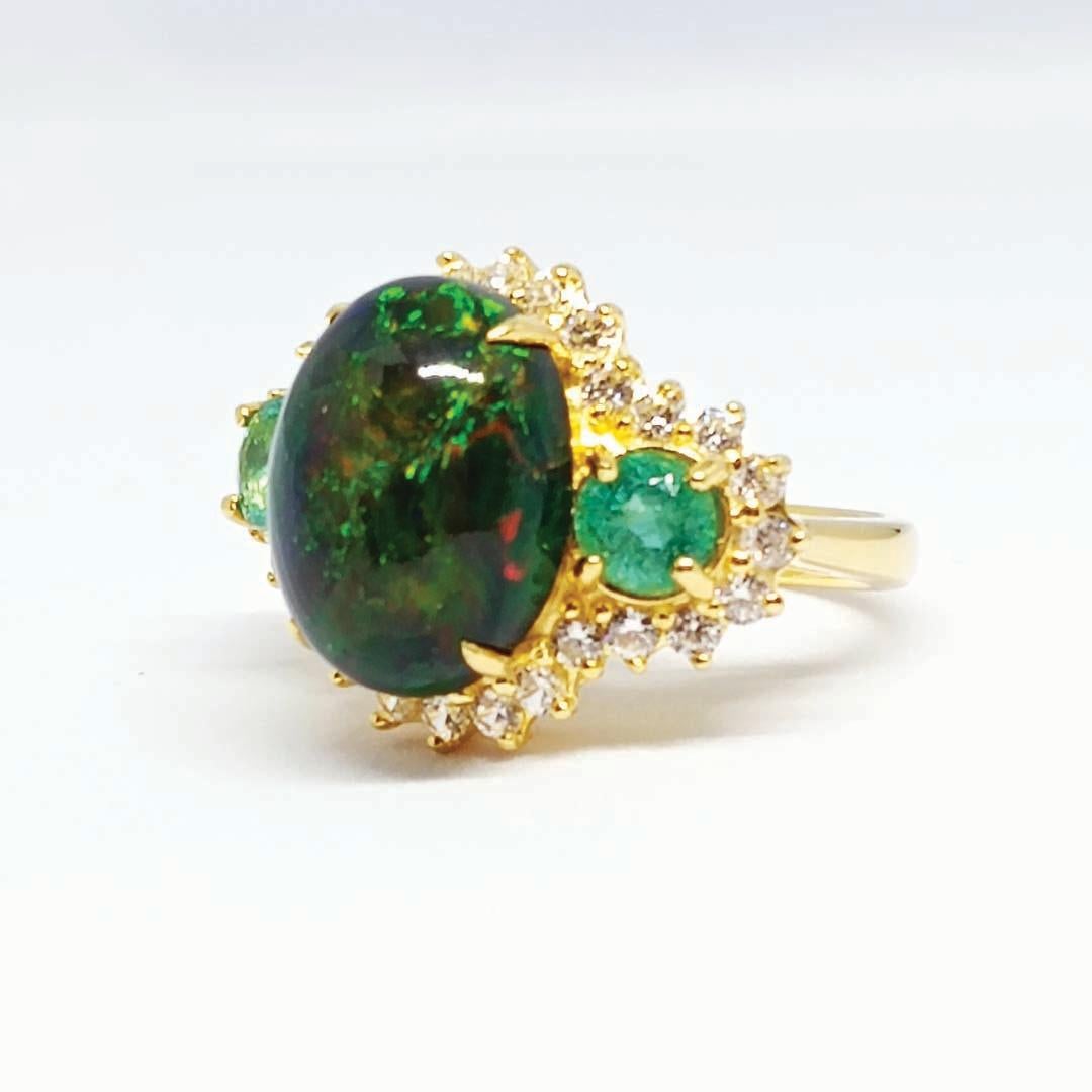 Art Nouveau 7.5 cts. Black Opal ring. Sterling Silver on 18K Gold Plated.
