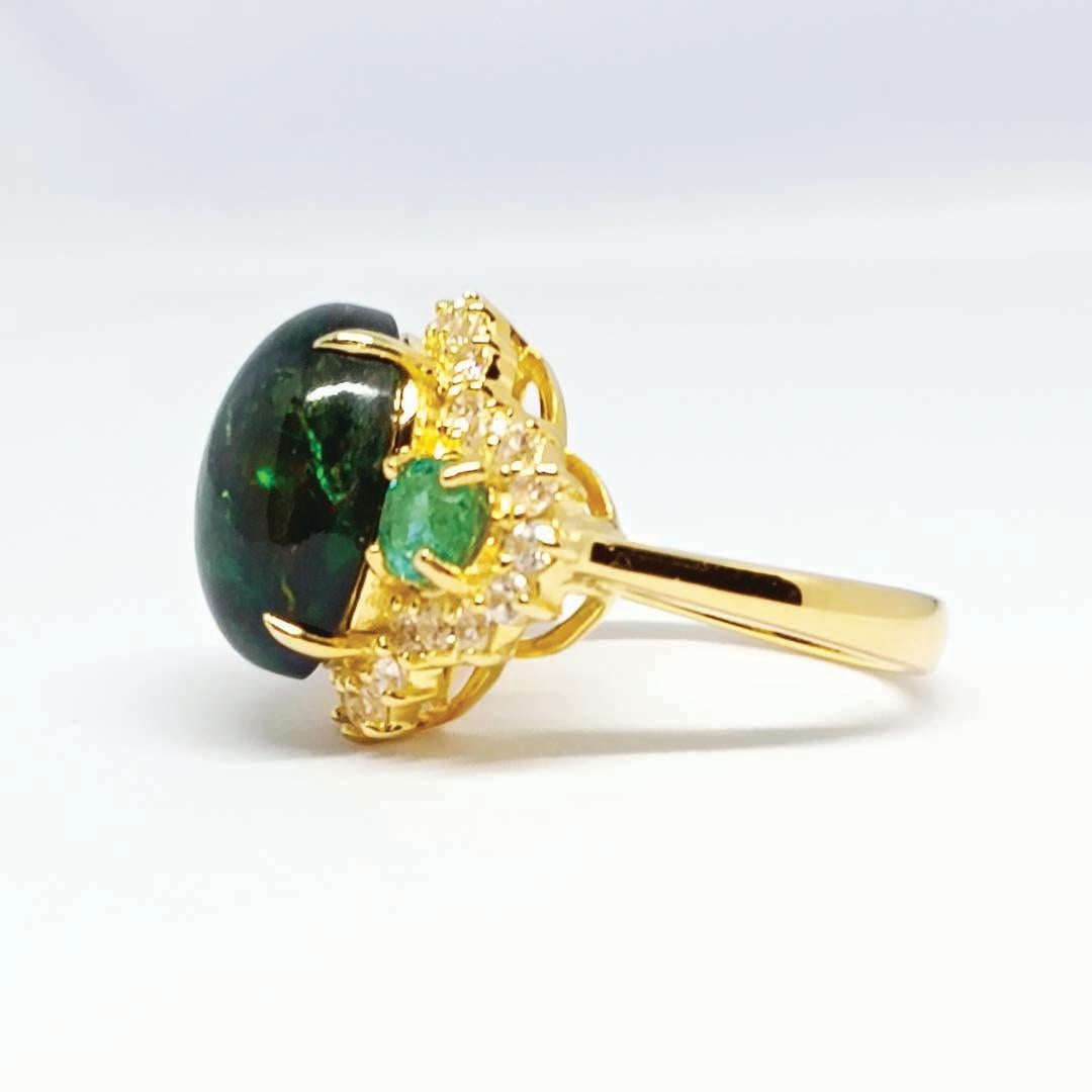 Cabochon 7.5 cts. Black Opal ring. Sterling Silver on 18K Gold Plated.