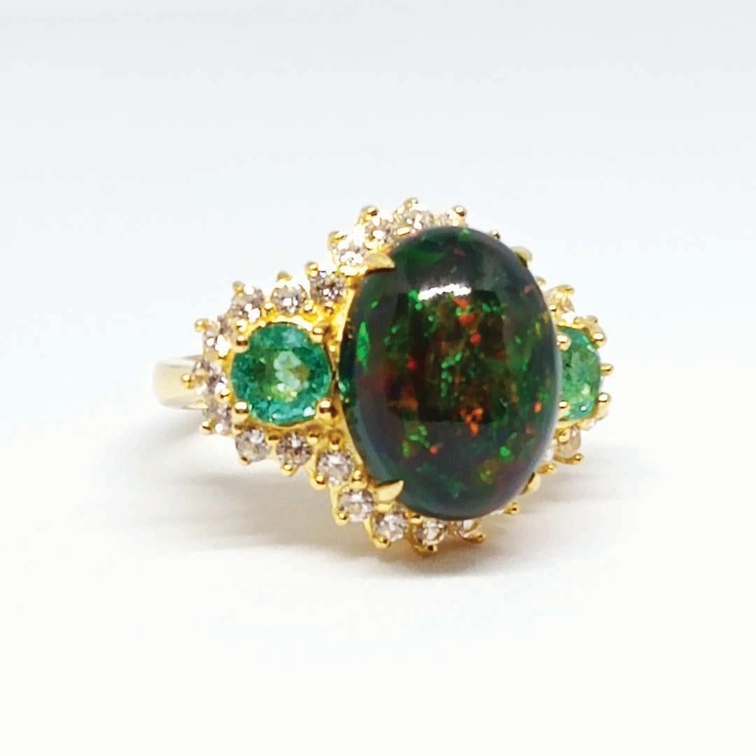 7.5 cts. Black Opal ring. Sterling Silver on 18K Gold Plated. 1