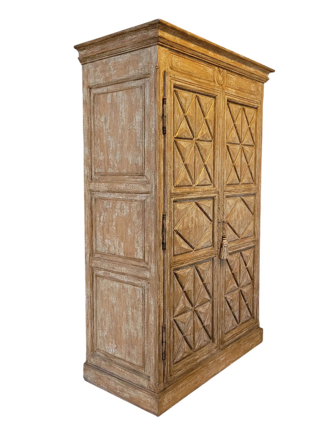 Rustico Armoire moderno in stile rustico alto 7,5 piedi in vendita