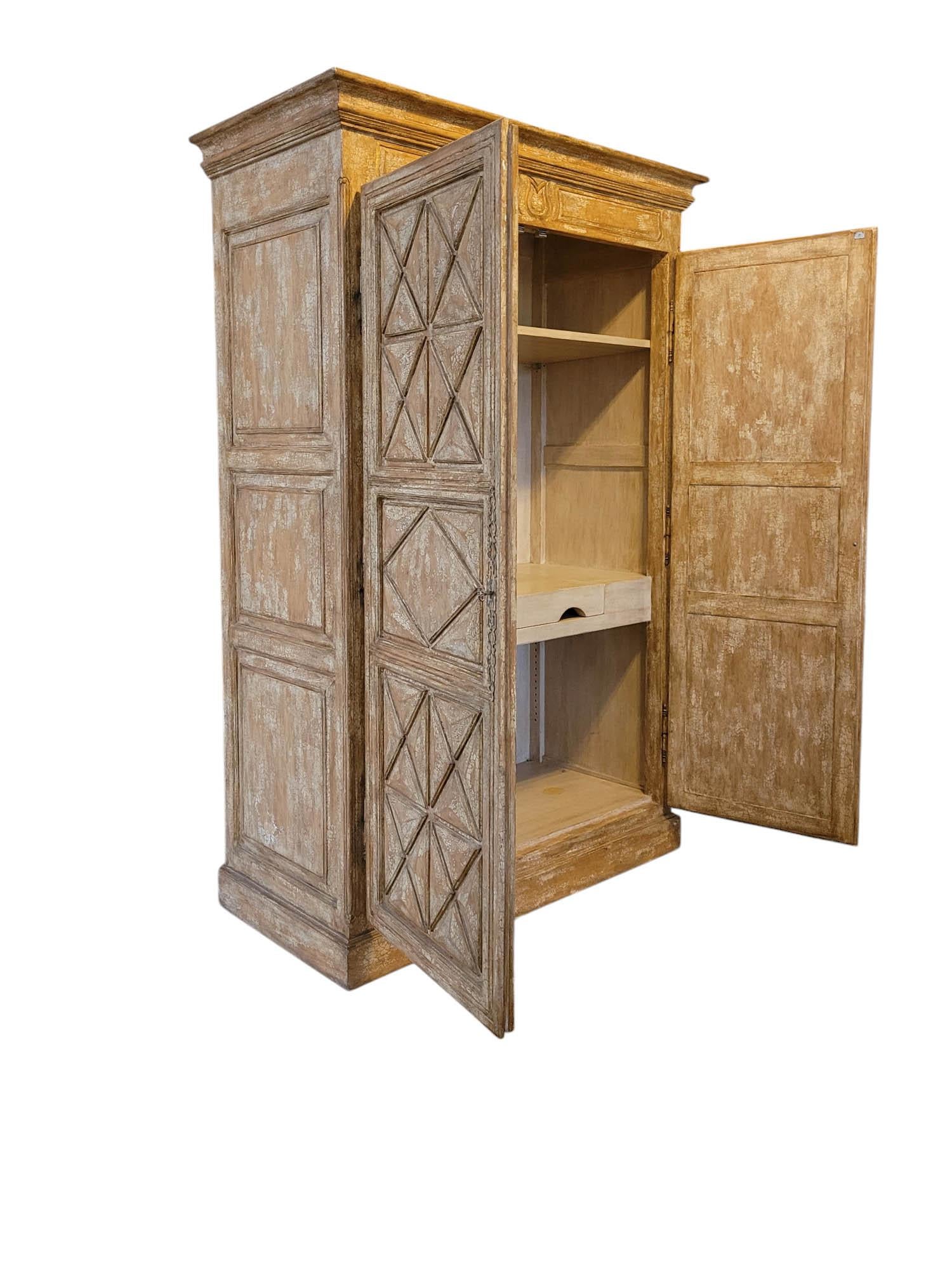 Americano Armoire moderno in stile rustico alto 7,5 piedi in vendita