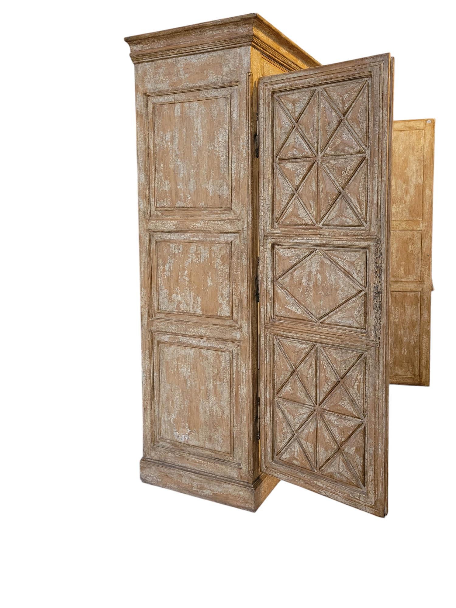 Armoire moderno in stile rustico alto 7,5 piedi In condizioni buone in vendita a North Palm Beach, FL