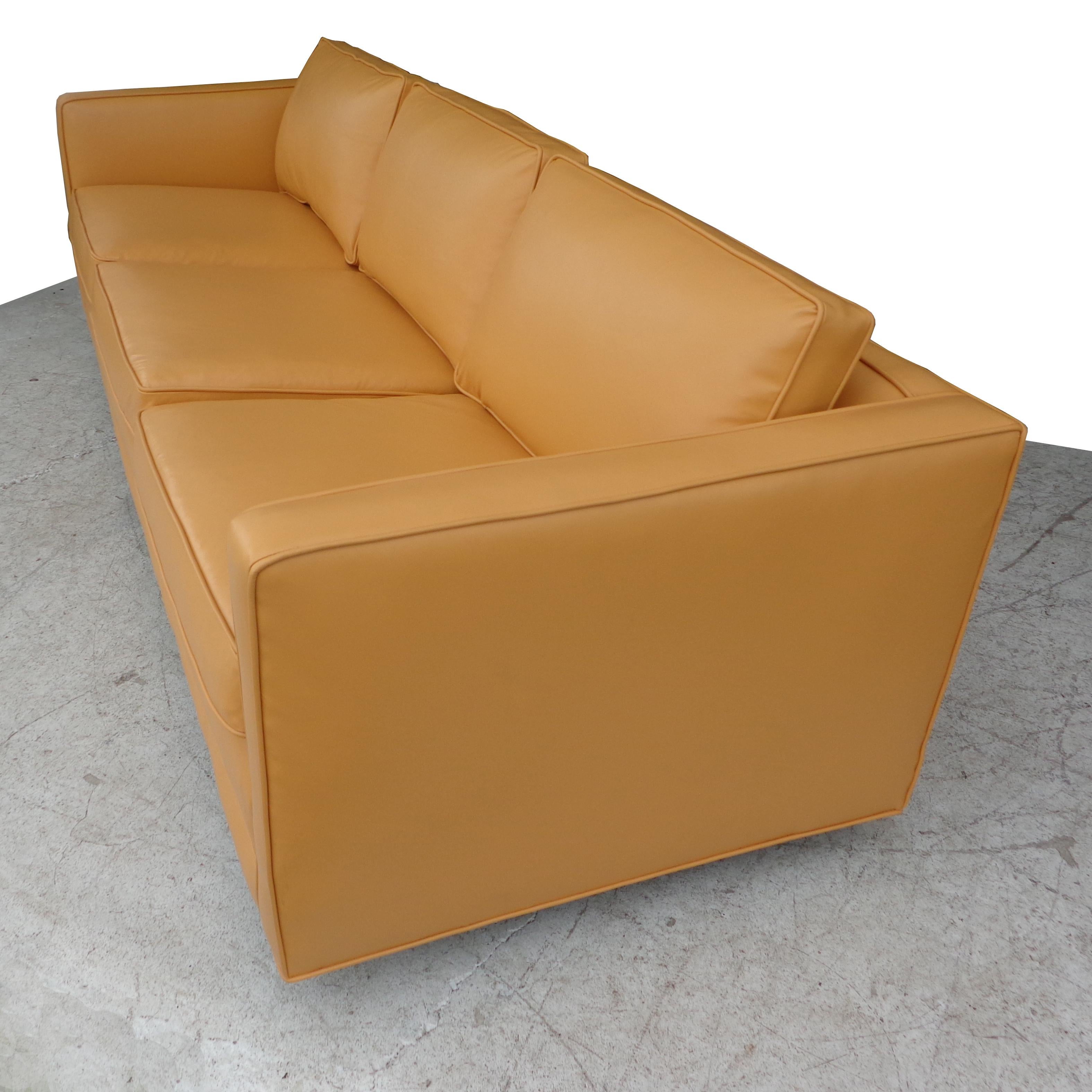 7.5 Sofa im Dunbar-Stil, Mitte des Jahrhunderts (20. Jahrhundert) im Angebot