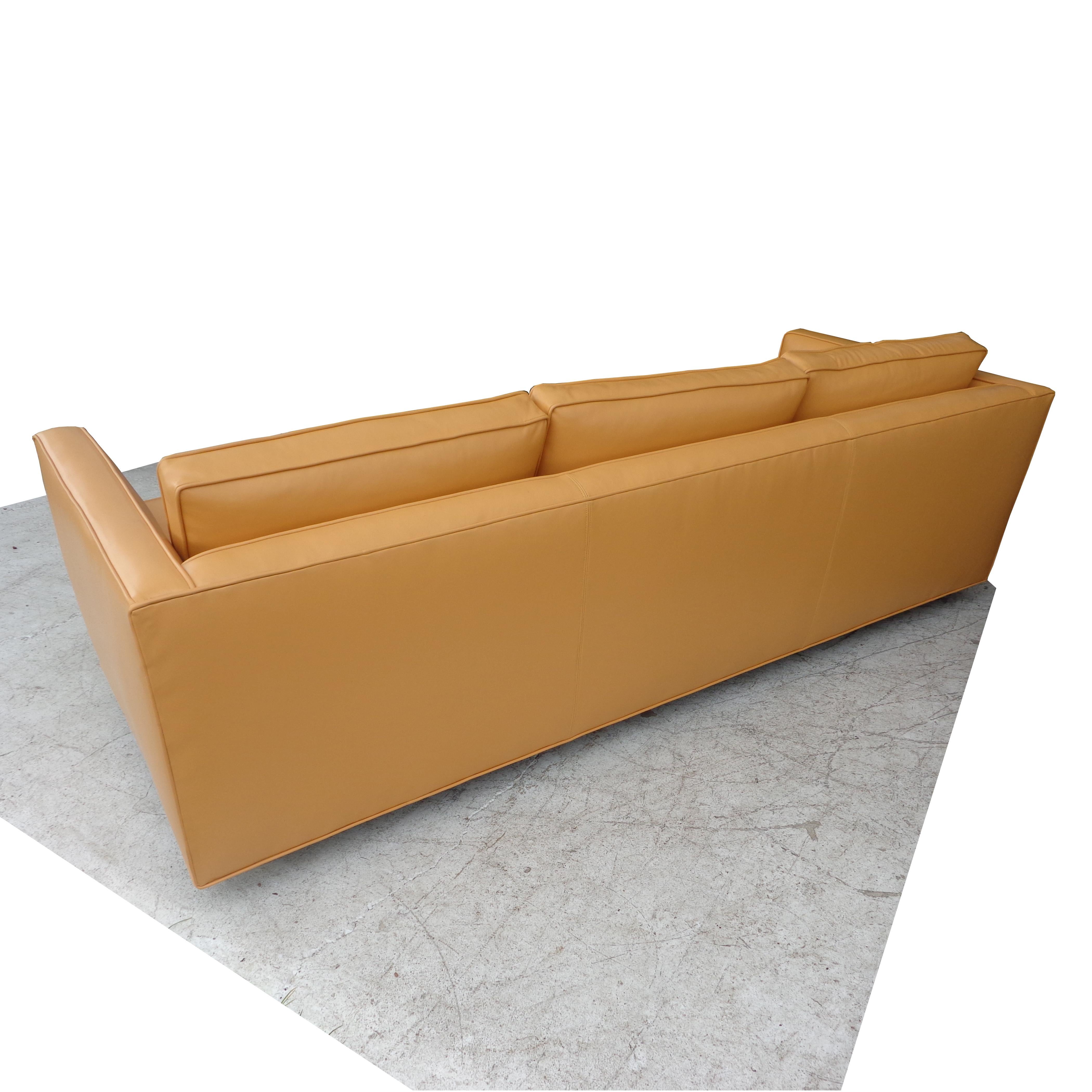 7.5 Sofa im Dunbar-Stil, Mitte des Jahrhunderts (Leder) im Angebot