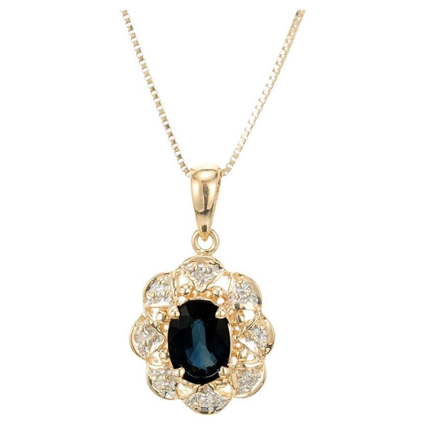 .75 Saphir-Diamant-Halo-Halskette mit Gelbgold-Anhänger  im Angebot