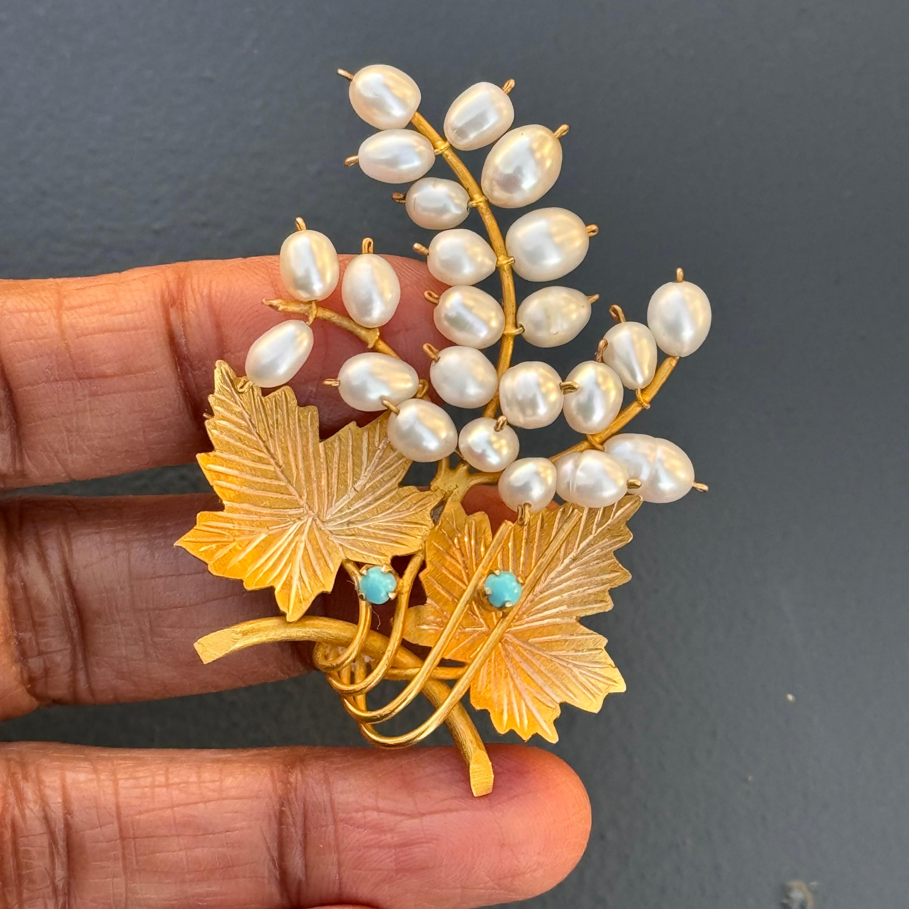  750 18K solid Yellow Gold Cultured Pearl Cluster  Brooch Pin For Sale 2
