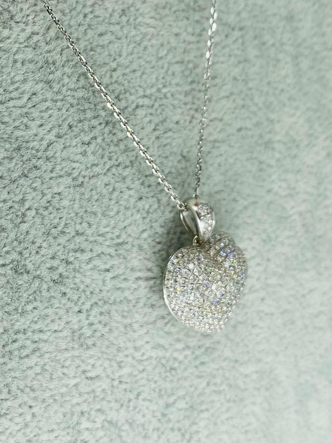 Round Cut 7.50 Carat Diamonds 3D Heart Love Pendant Necklace For Sale