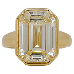 Bague de fiançailles sertie d'un diamant taille émeraude de 7,50 carats et d'un chaton en or 18 carats, rapport GIA