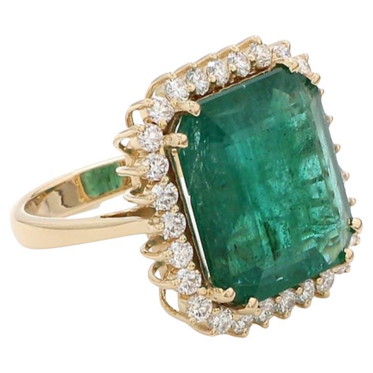 7.50 Carat Emerald Diamond Ring 18 Karat Yellow Gold For Sale