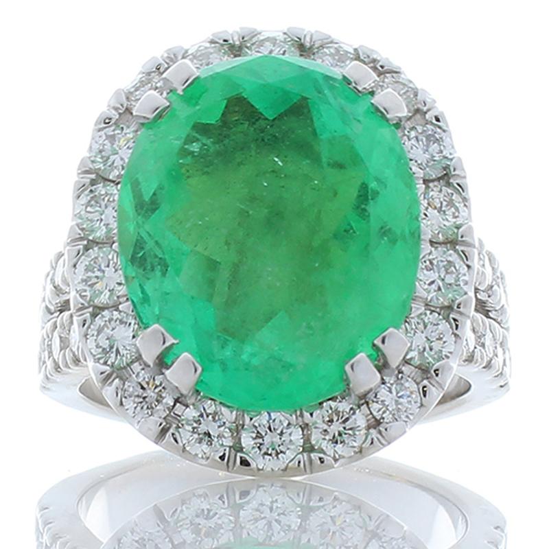 Women's 7.50 Carat Oval Cut Green Emerald and Diamond Cocktail Ring in 18 Karat Gold