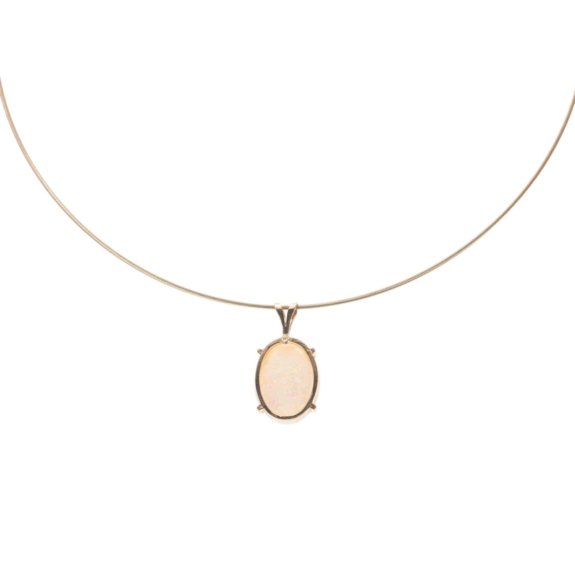 Oval 7.50 carat opal pendant,  14k yellow gold wire necklace. 16 inches

1 oval 7.50 carat opal 18x13.5mm
14k yellow gold
Length: 16 inches.
