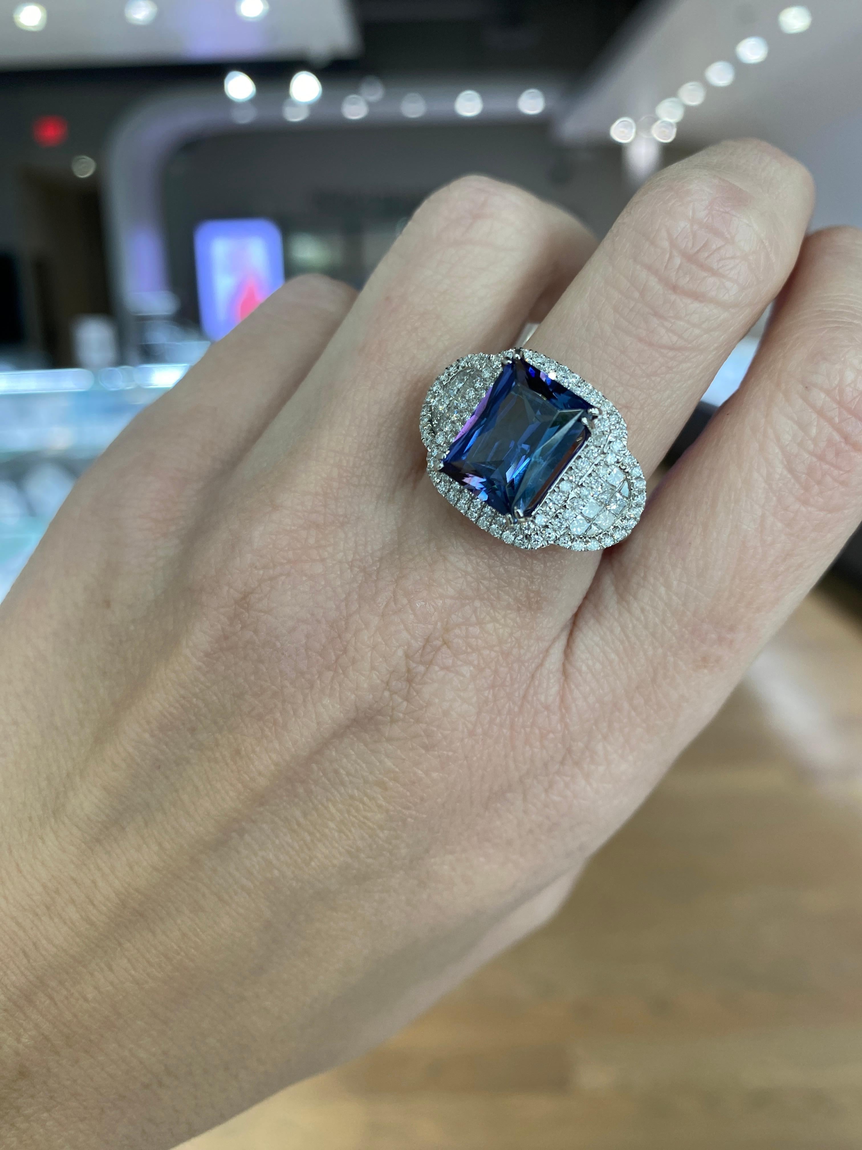 7,50 Karat strahlender Tansanit und Diamant 14 Karat Weißgold Ring für Damen oder Herren im Angebot