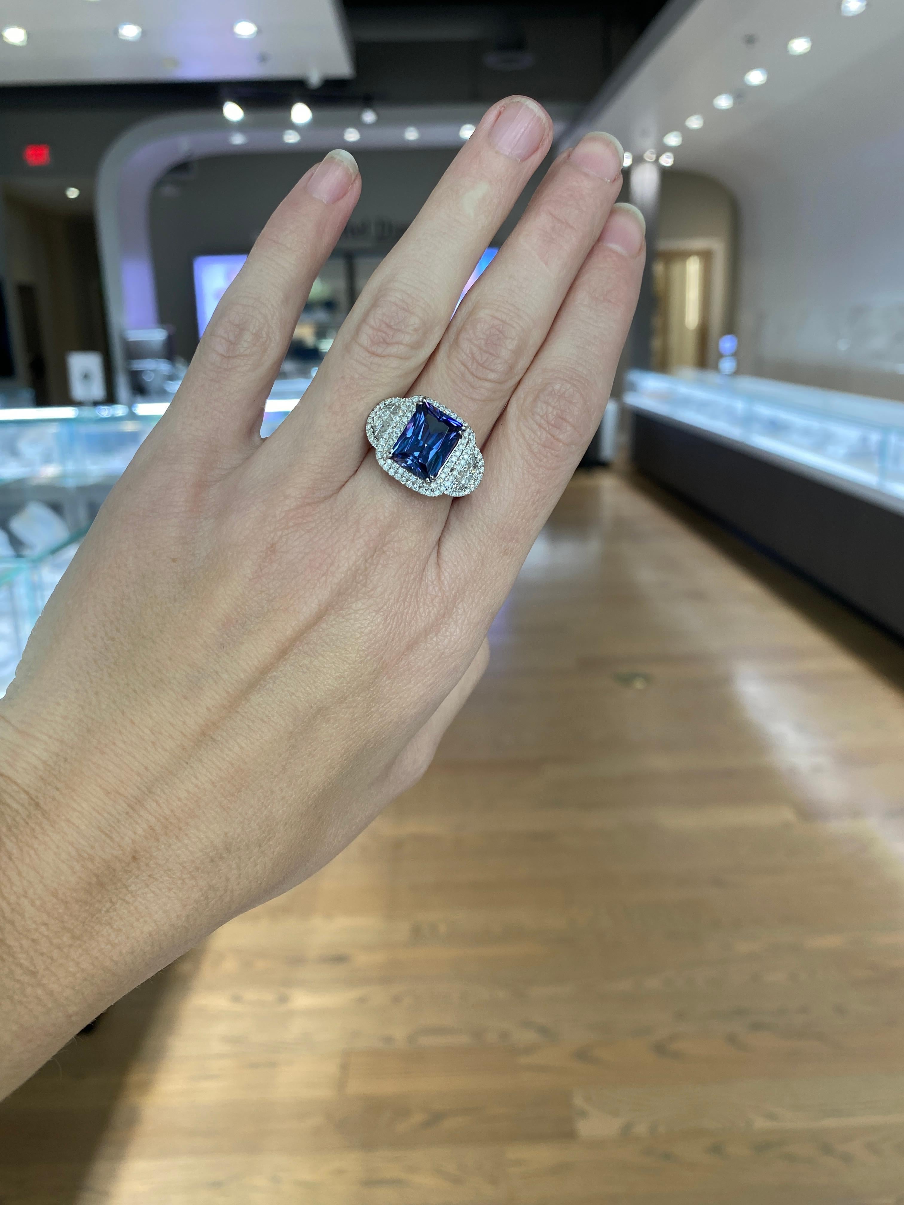 7,50 Karat strahlender Tansanit und Diamant 14 Karat Weißgold Ring im Angebot 1