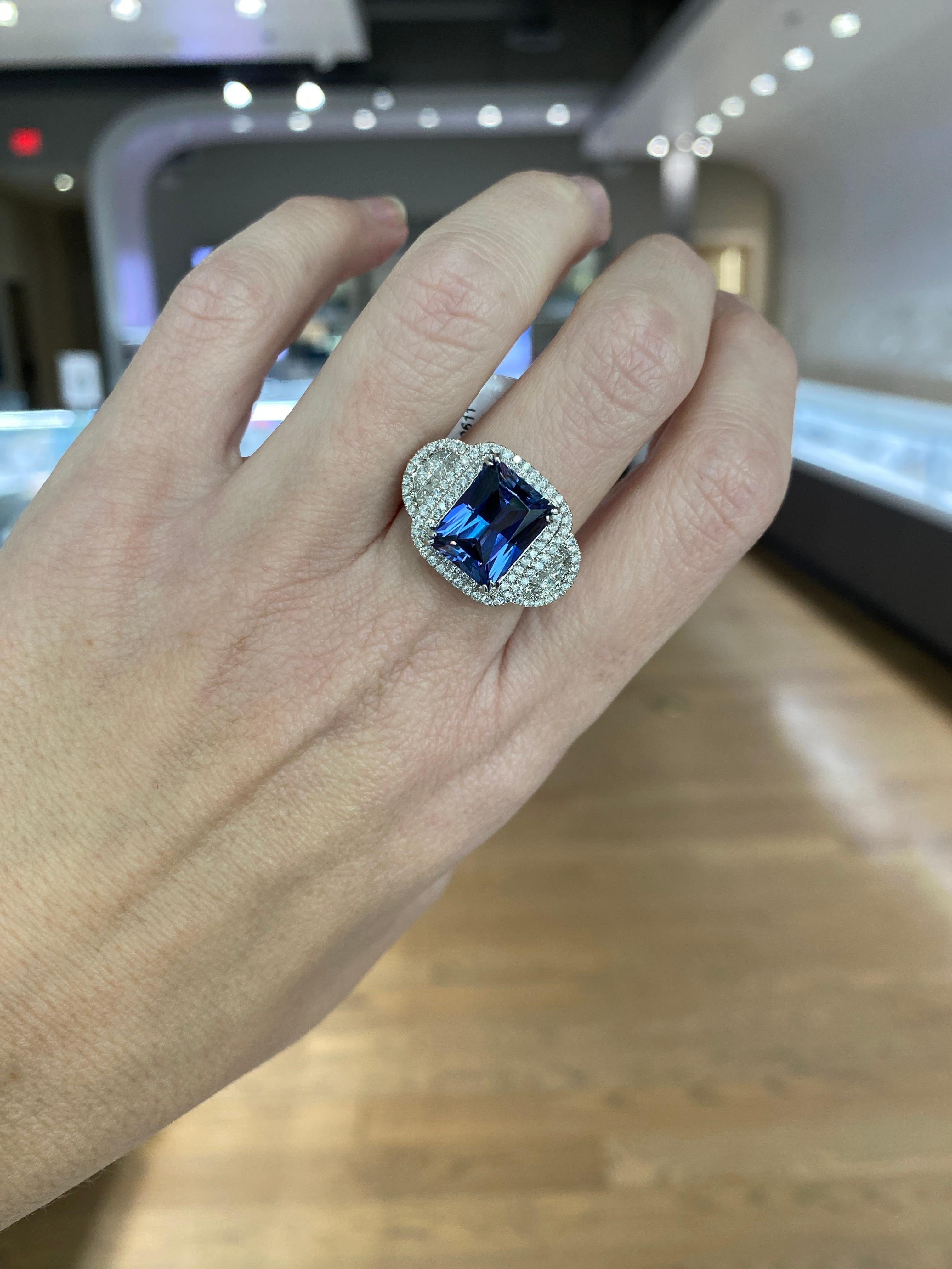 7,50 Karat strahlender Tansanit und Diamant 14 Karat Weißgold Ring im Angebot 2