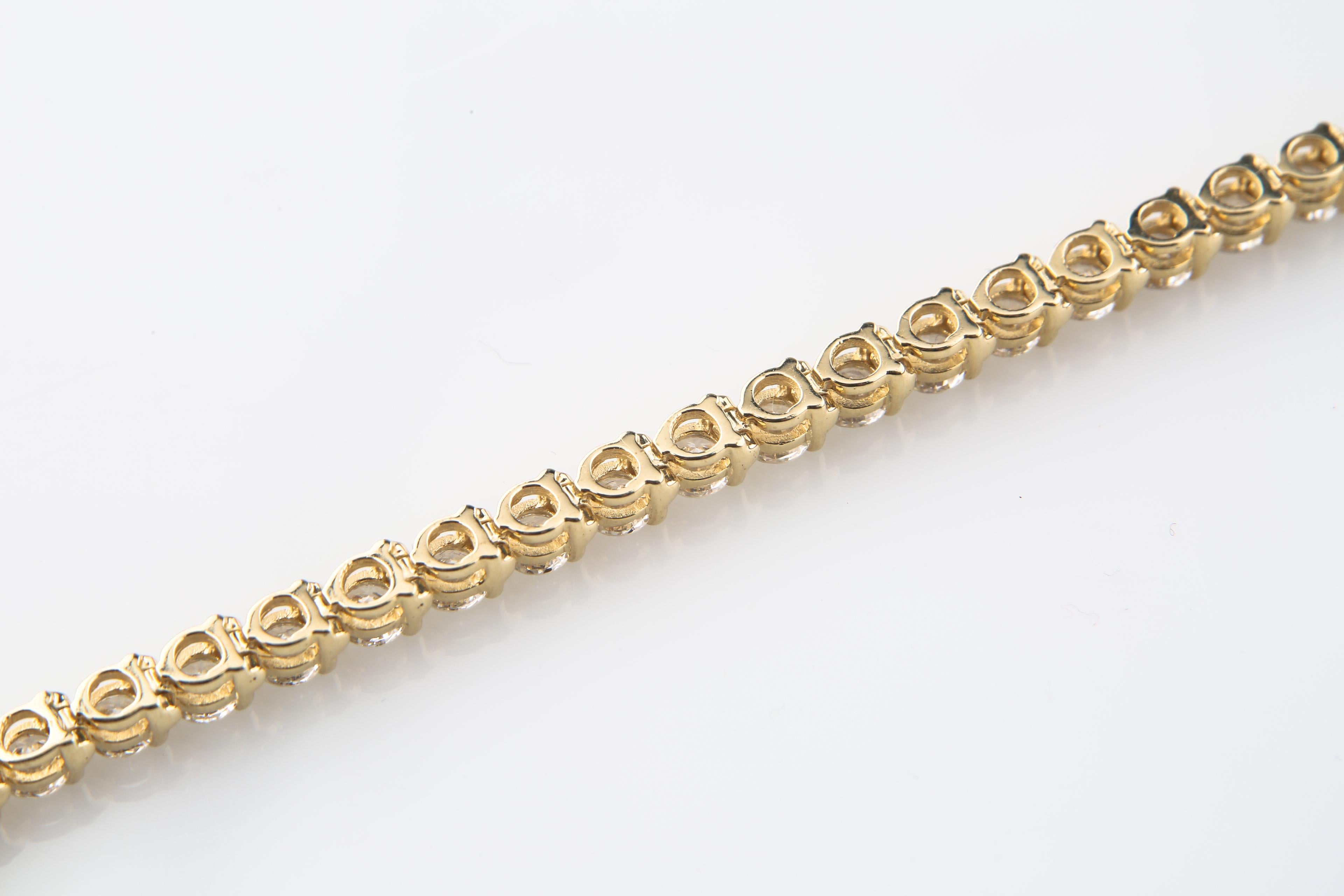 Bracelet tennis en or jaune 14 carats avec diamants ronds de 7,50 carats Excellent état à Sherman Oaks, CA