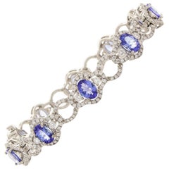 7.bracelet de tanzanites ovales et de diamants d'un poids total de 50 carats en or blanc 18 carats