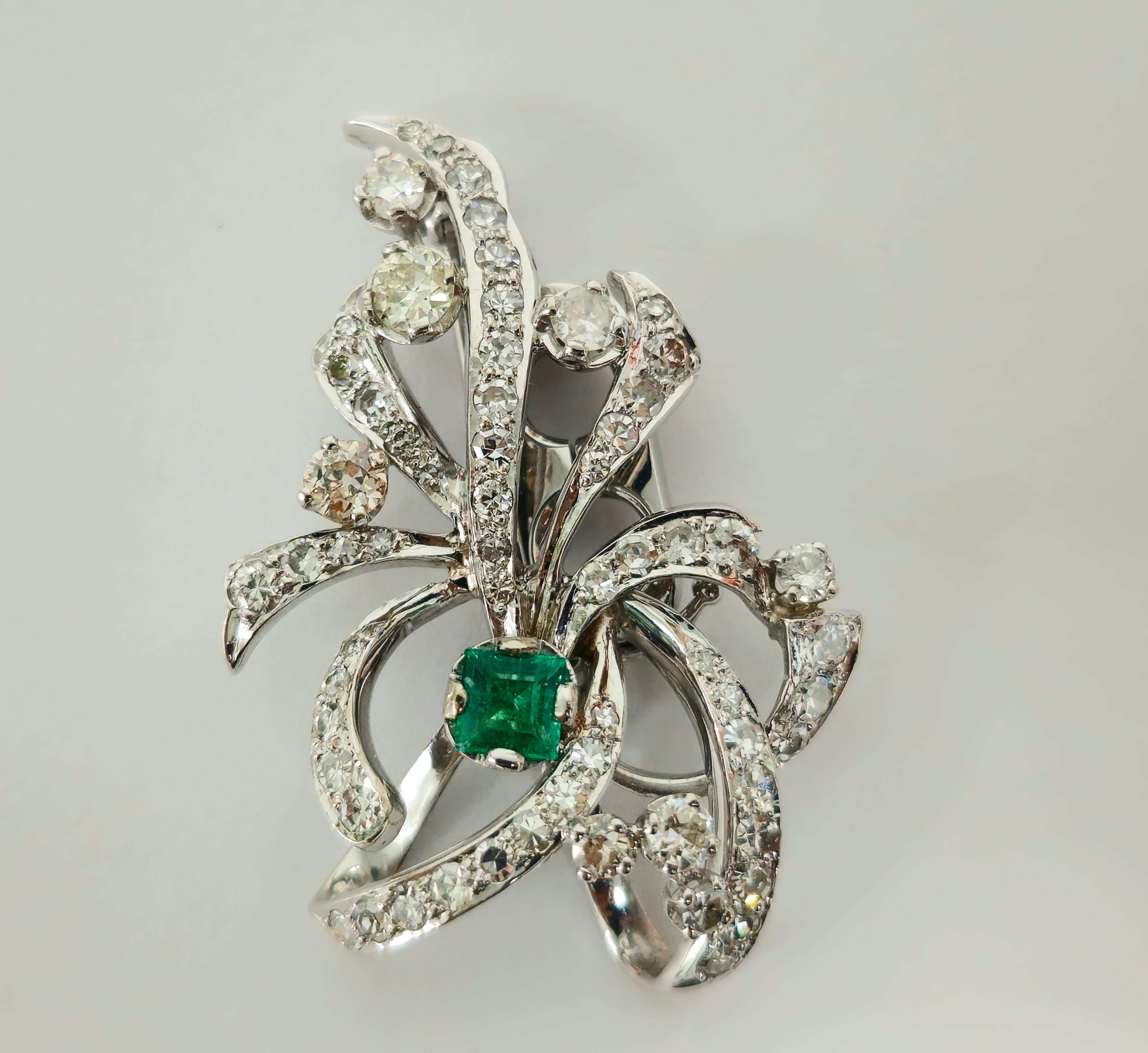 Art Deco 7.50 Carat VVS Diamond and Colombian Emerald Pin For Sale