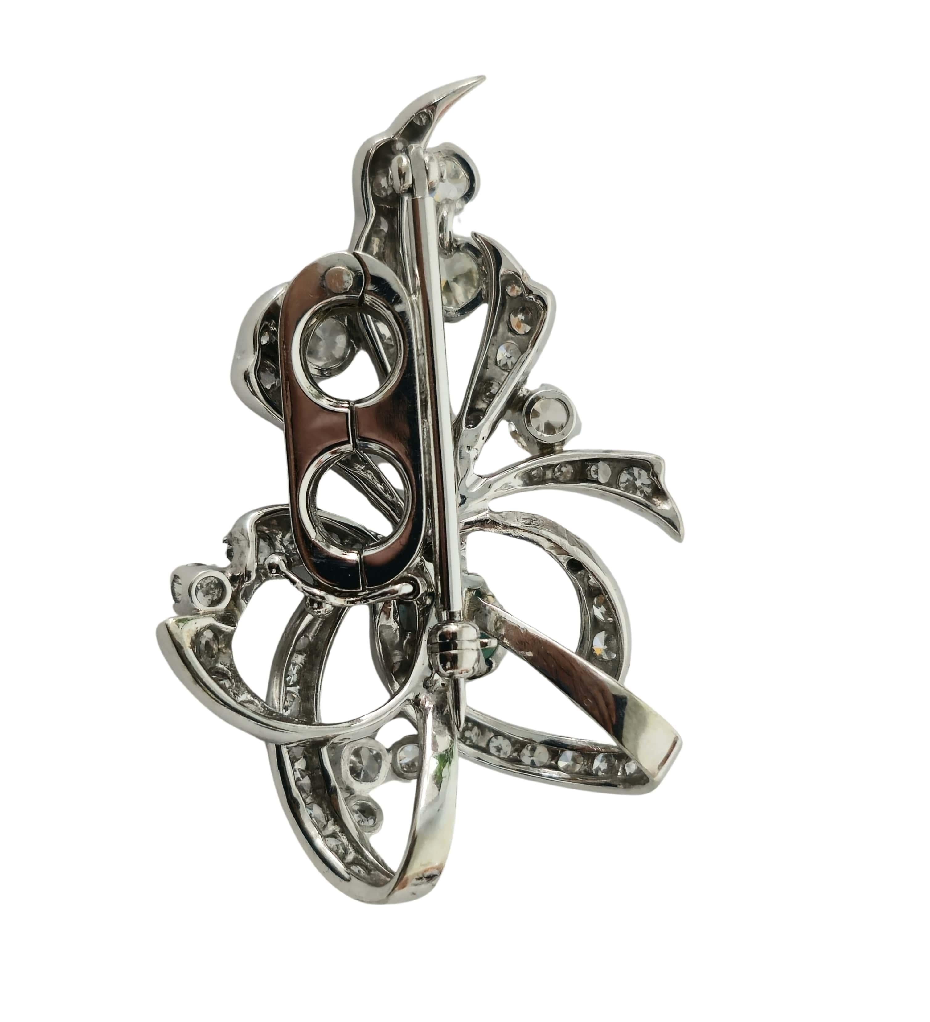 Emerald Cut 7.50 Carat VVS Diamond and Colombian Emerald Pin For Sale