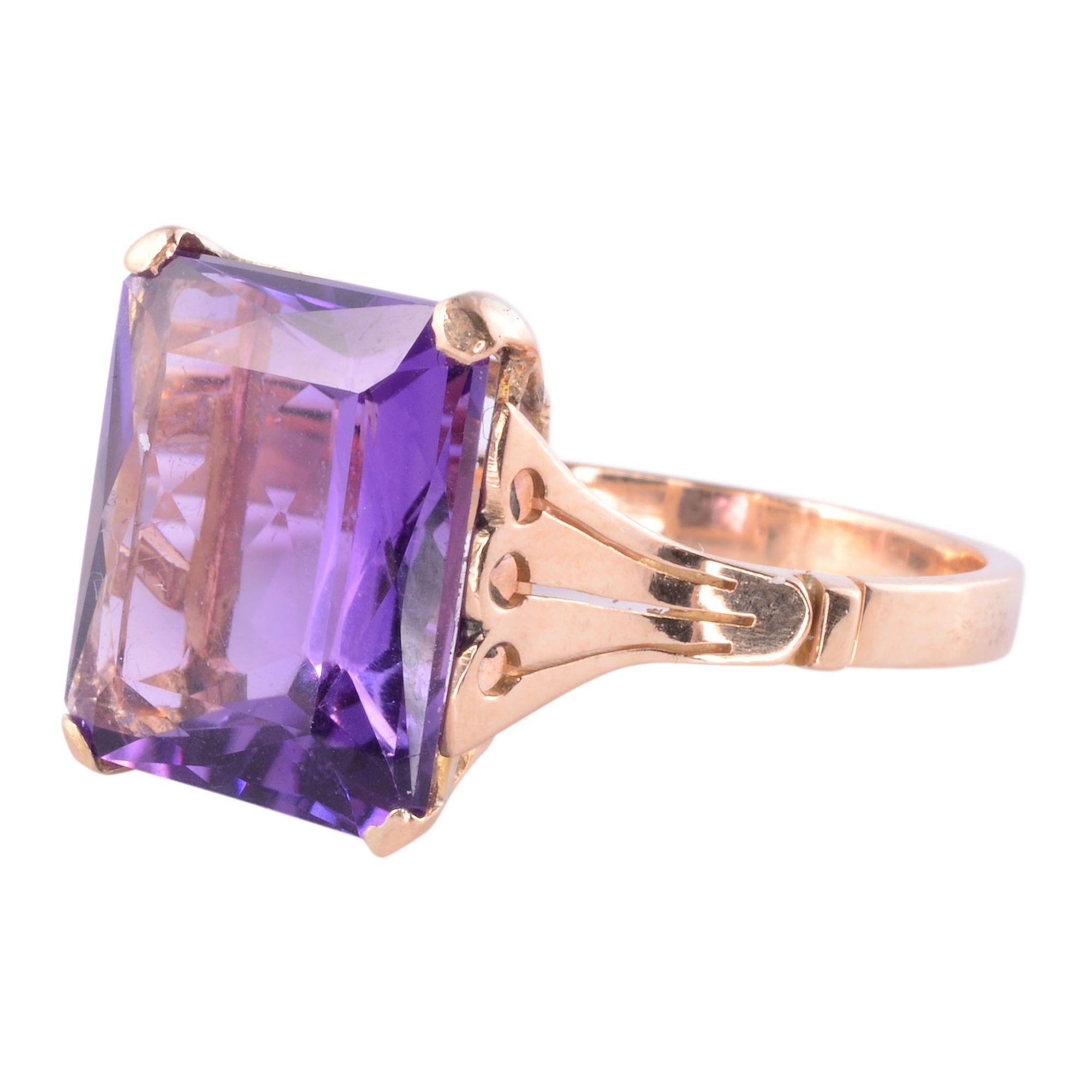 Vintage retro approximately 7.50 carats amethyst ring, circa 1940. This 18 karat retro square cut amethyst ring is size 9.5. [KIMH 457]

*Resizing available for additional charge.