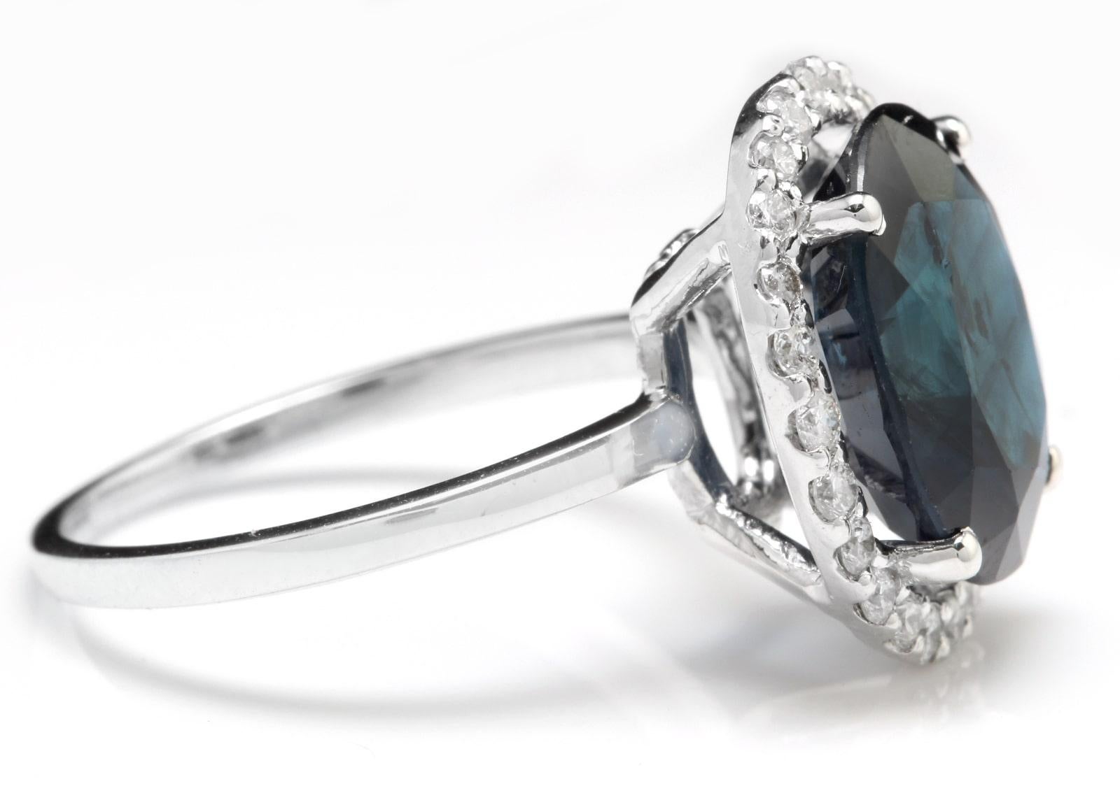 Exquisito Zafiro Azul Natural de 7,50 Quilates y Diamante Oro Blanco Macizo de 14 Kilates Corte redondo en venta